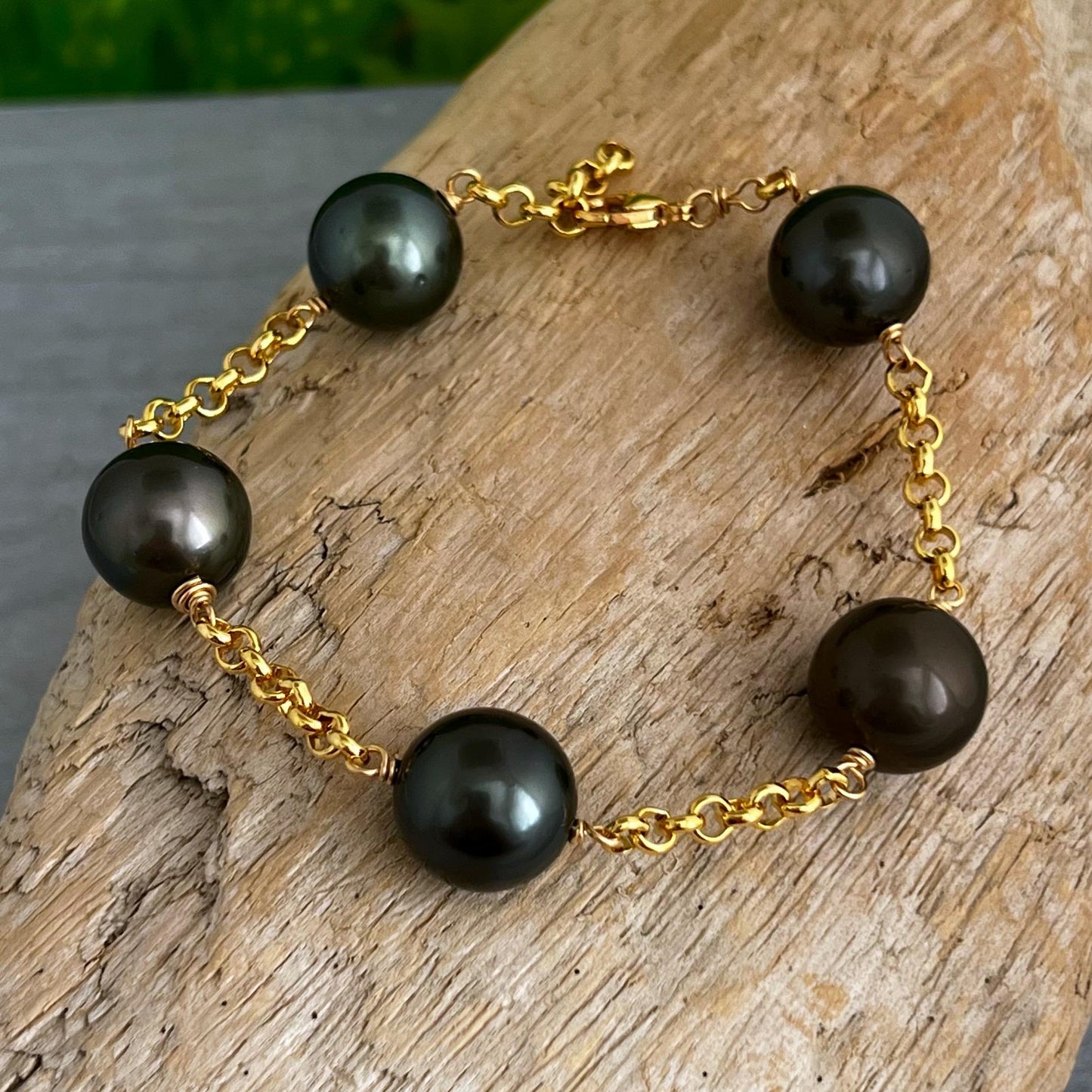 RARE Tahitian Black Pearl Bracelet • Statement jewelry with XL pearls • luxurious gift for her • One and Only • Exceptional treasure