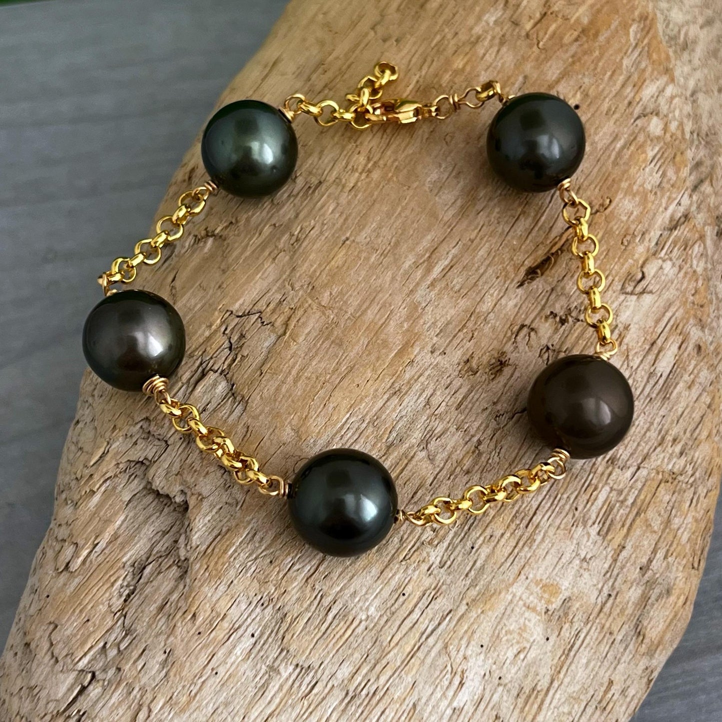 RARE Tahitian Black Pearl Bracelet • Statement jewelry with XL pearls • luxurious gift for her • One and Only • Exceptional treasure