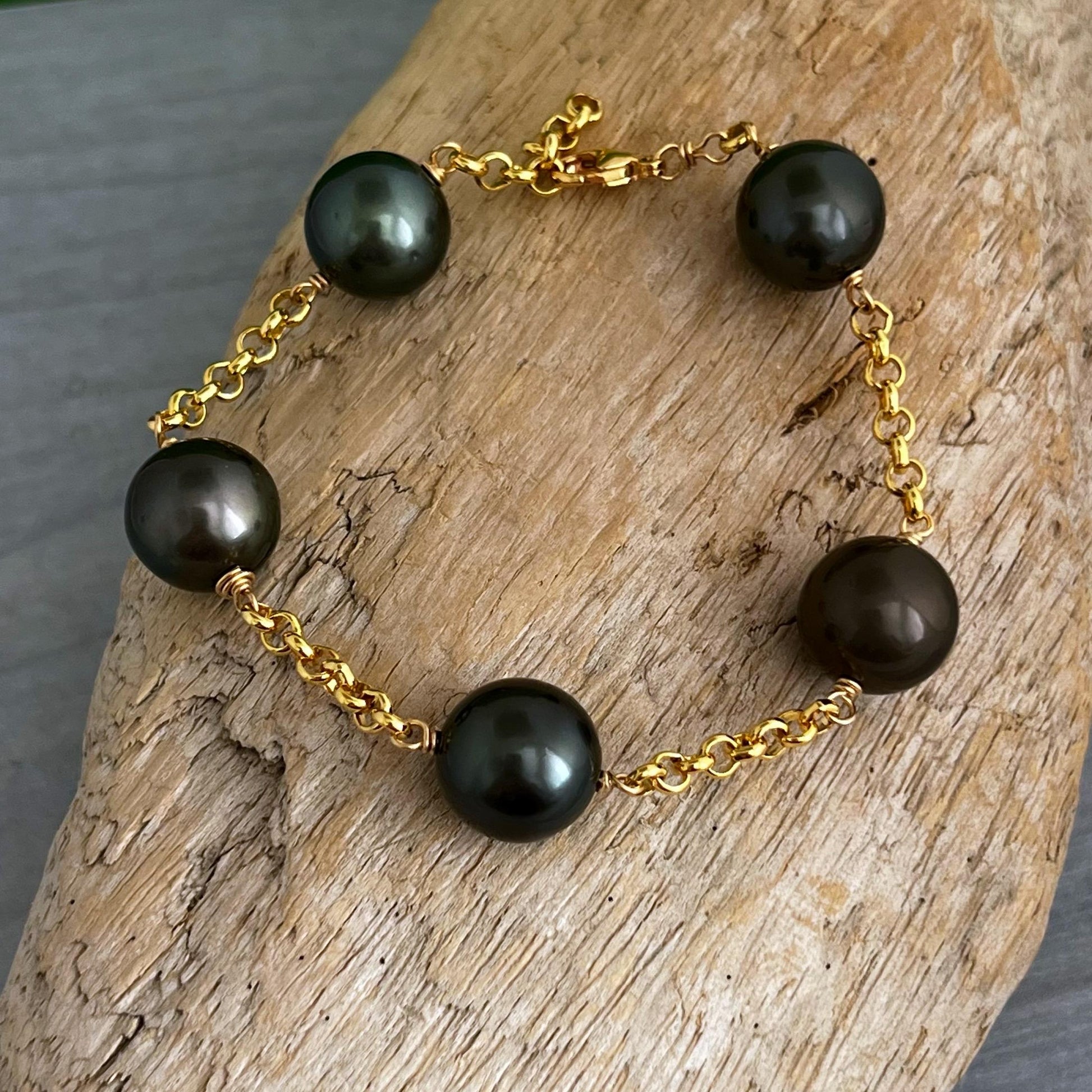 RARE Tahitian Black Pearl Bracelet • Statement jewelry with XL pearls • luxurious gift for her • One and Only • Exceptional treasure