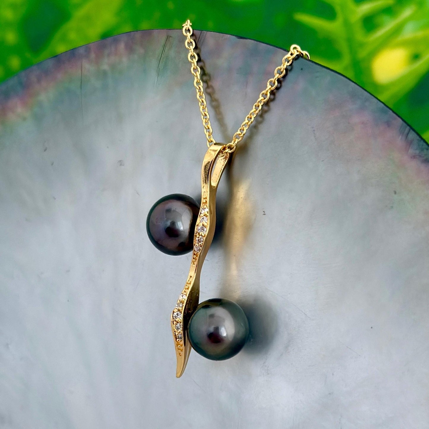 Elegant Tahitian Black Pearl Necklace • Double Pendant in Gold plated • Dark Aubergine and Green natural colors