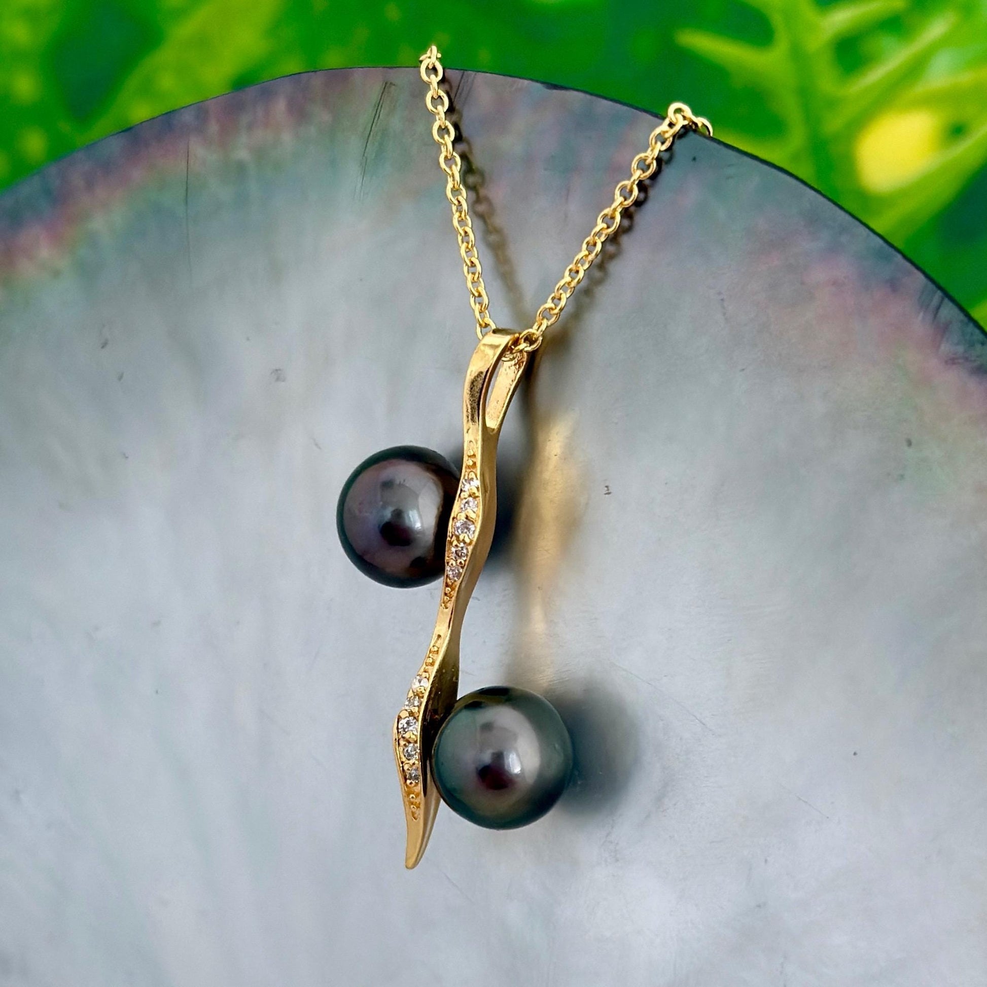 Elegant Tahitian Black Pearl Necklace • Double Pendant in Gold plated • Dark Aubergine and Green natural colors