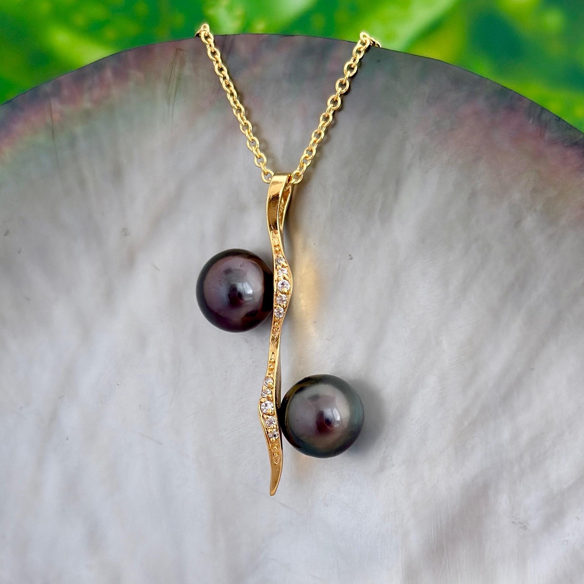 Elegant Tahitian Black Pearl Necklace • Double Pendant in Gold plated • Dark Aubergine and Green natural colors