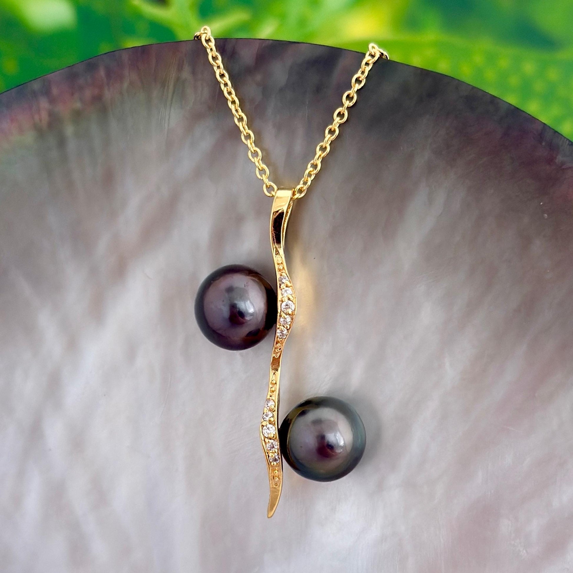 Elegant Tahitian Black Pearl Necklace • Double Pendant in Gold plated • Dark Aubergine and Green natural colors