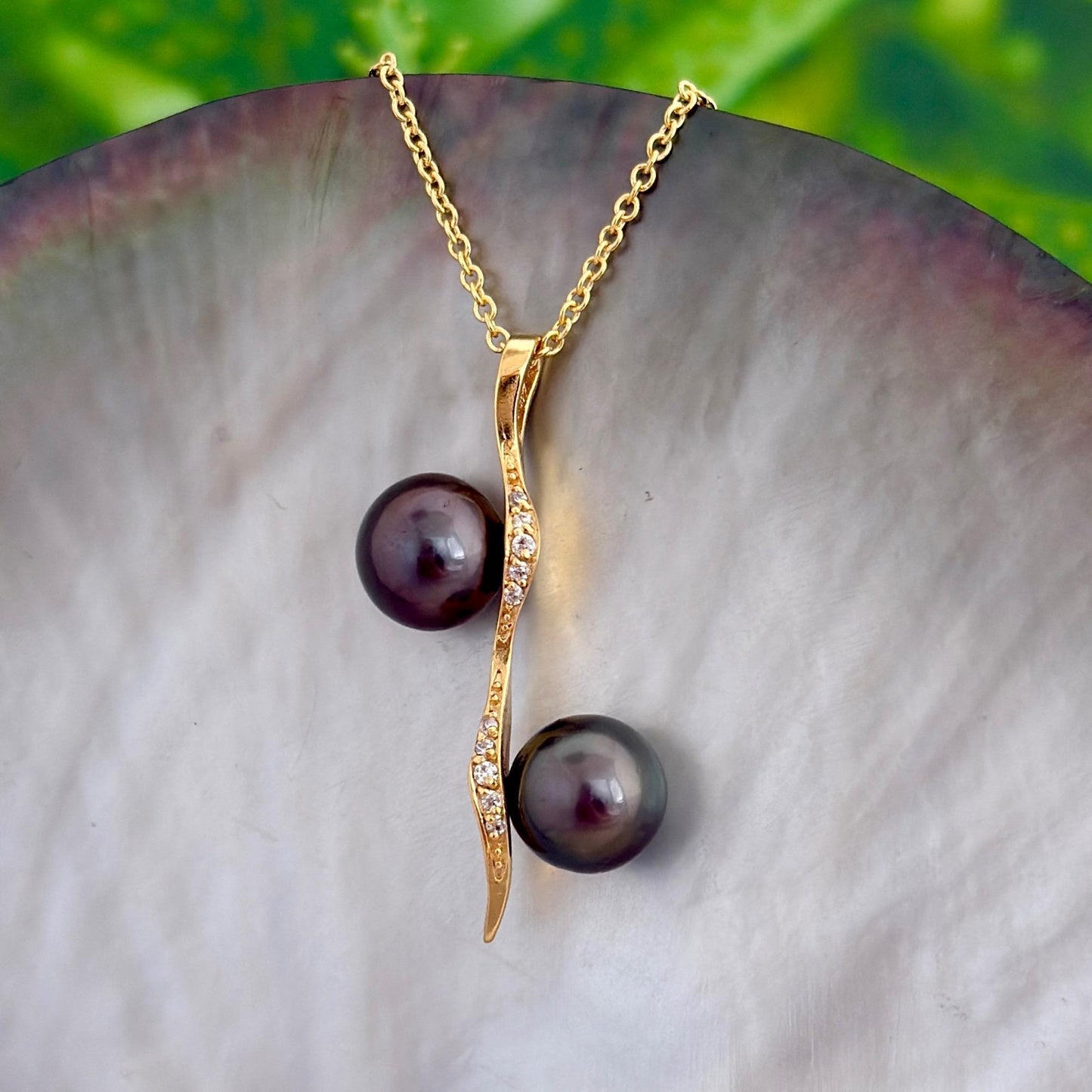 Elegant Tahitian Black Pearl Necklace • Double Pendant in Gold plated • Dark Aubergine and Green natural colors