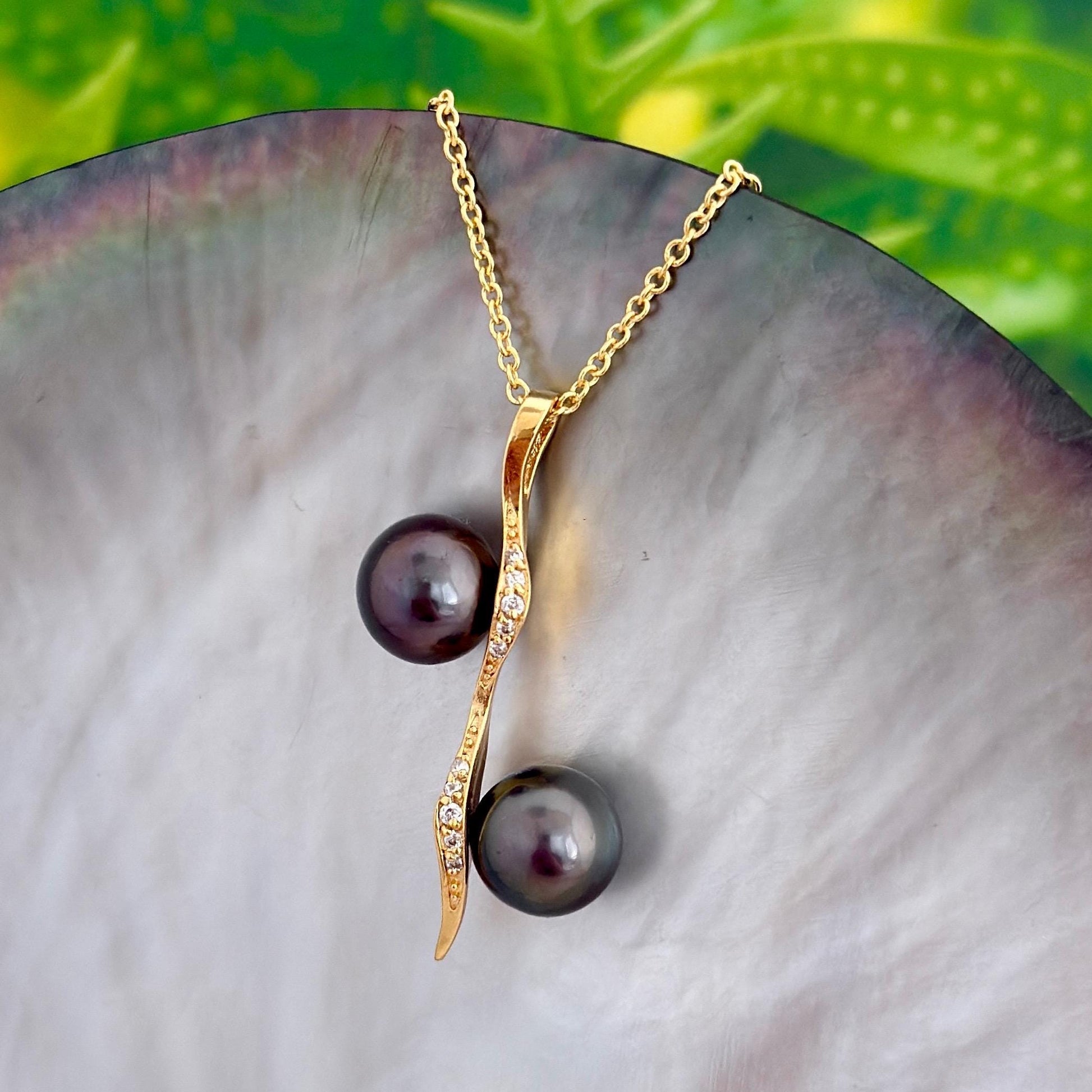 Elegant Tahitian Black Pearl Necklace • Double Pendant in Gold plated • Dark Aubergine and Green natural colors