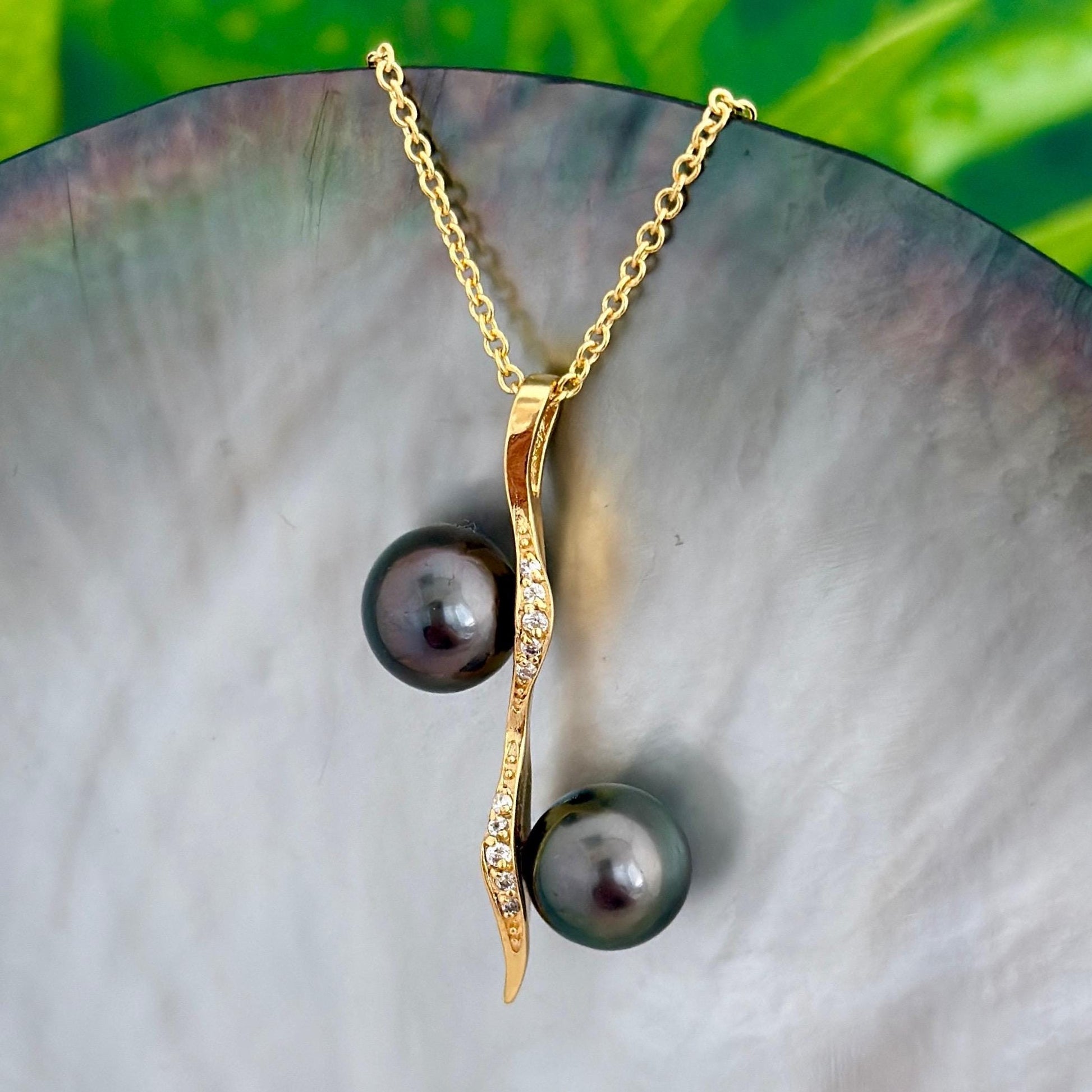 Elegant Tahitian Black Pearl Necklace • Double Pendant in Gold plated • Dark Aubergine and Green natural colors