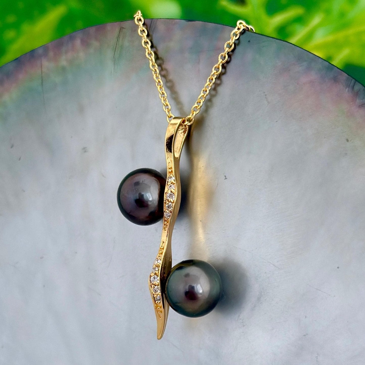 Elegant Tahitian Black Pearl Necklace • Double Pendant in Gold plated • Dark Aubergine and Green natural colors