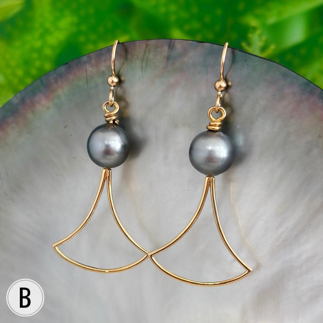 Poi Pounder Earrings with Tahitian Pearls – Hawaii Jewelry in Gold vermeil • Elegant Polynesian Design