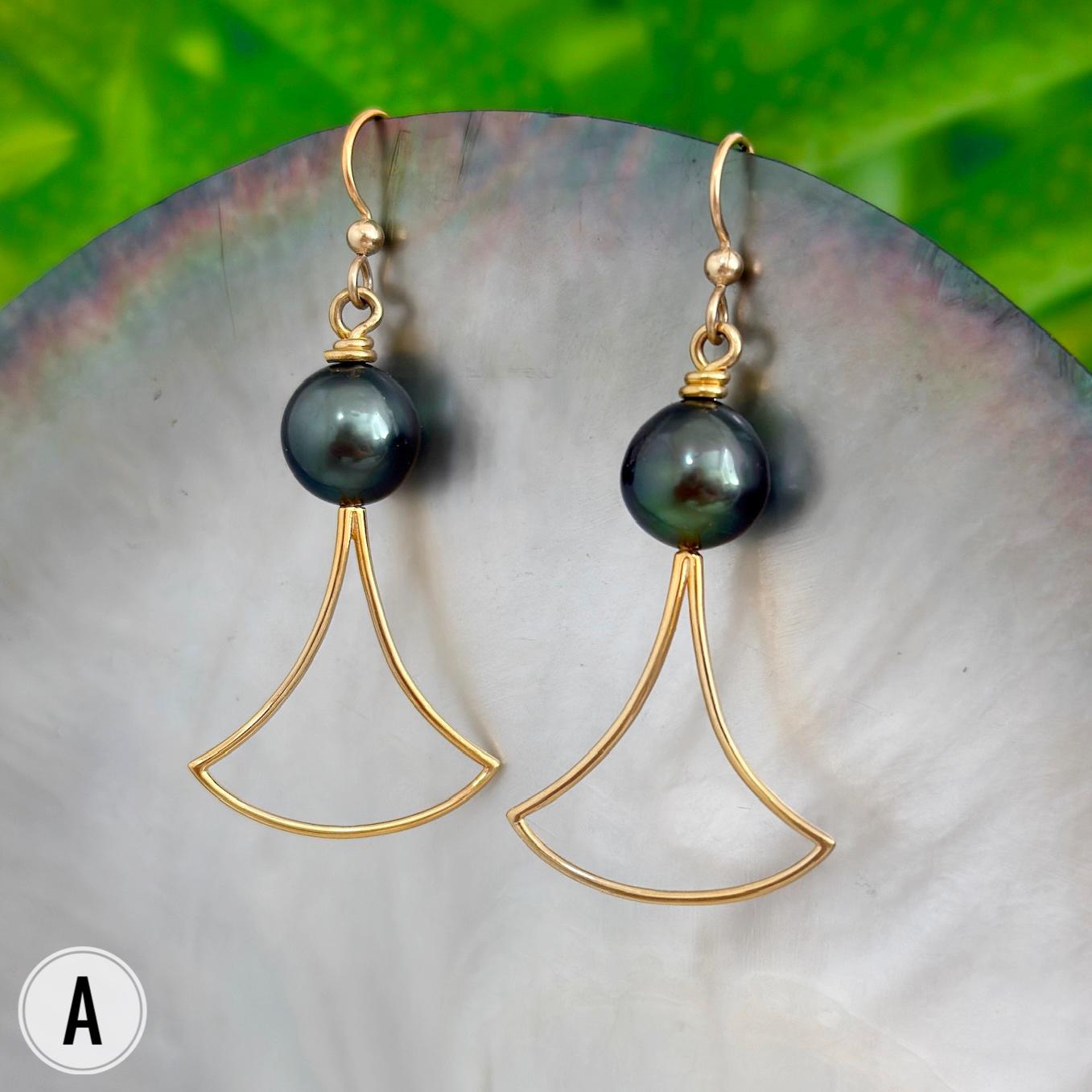 Handmade gold vermeil earrings featuring black Tahitian pearls and a poi pounder–inspired design rooted in Hawaiian tradition.