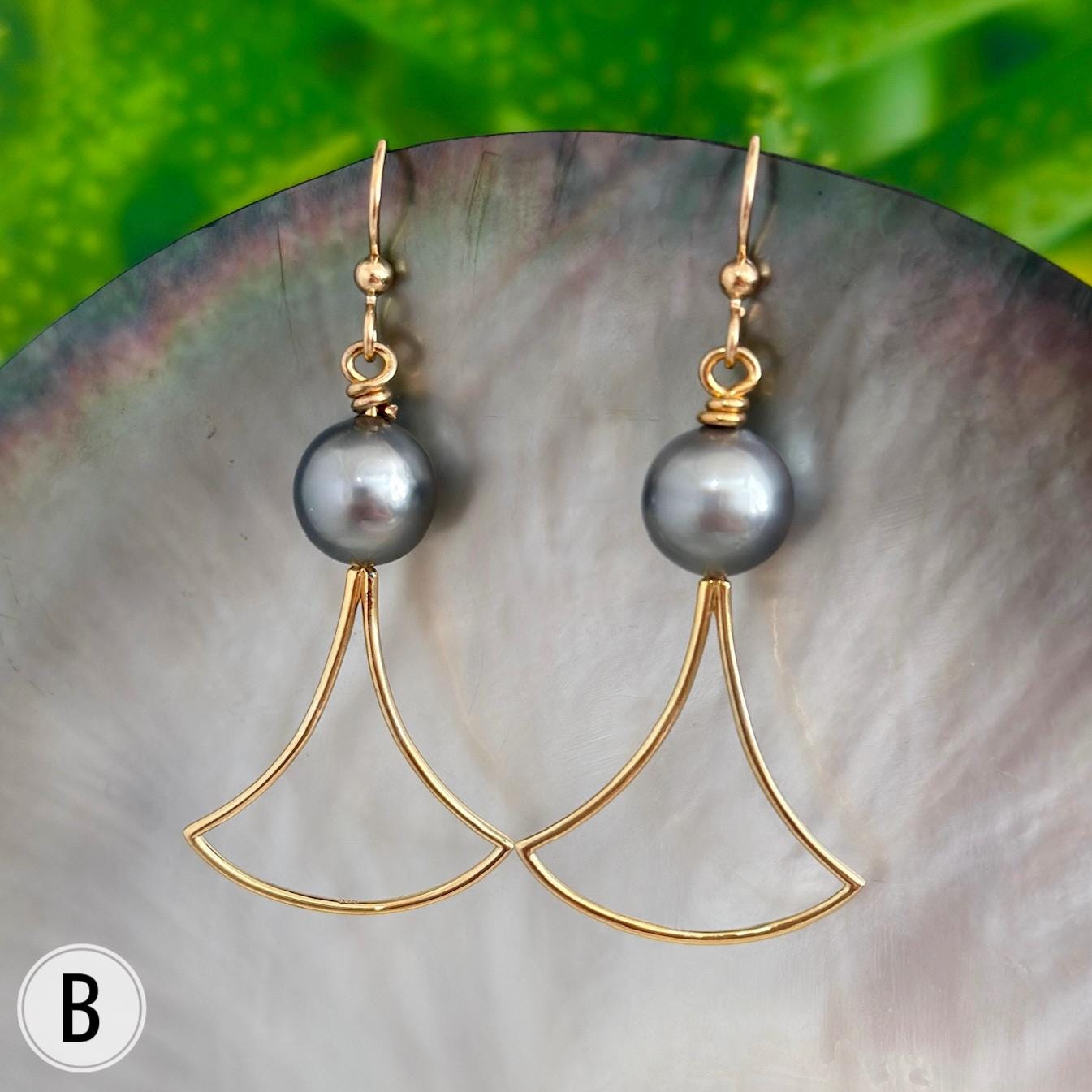 Poi Pounder Earrings with Tahitian Pearls – Hawaii Jewelry in Gold vermeil • Elegant Polynesian Design