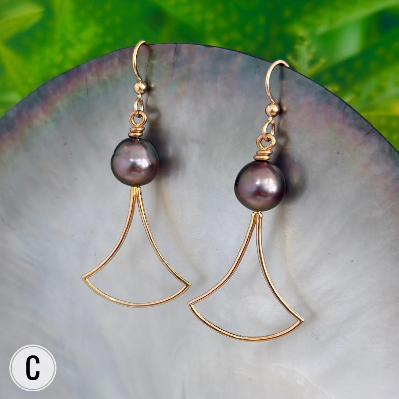 Poi Pounder Earrings with Tahitian Pearls – Hawaii Jewelry in Gold vermeil • Elegant Polynesian Design