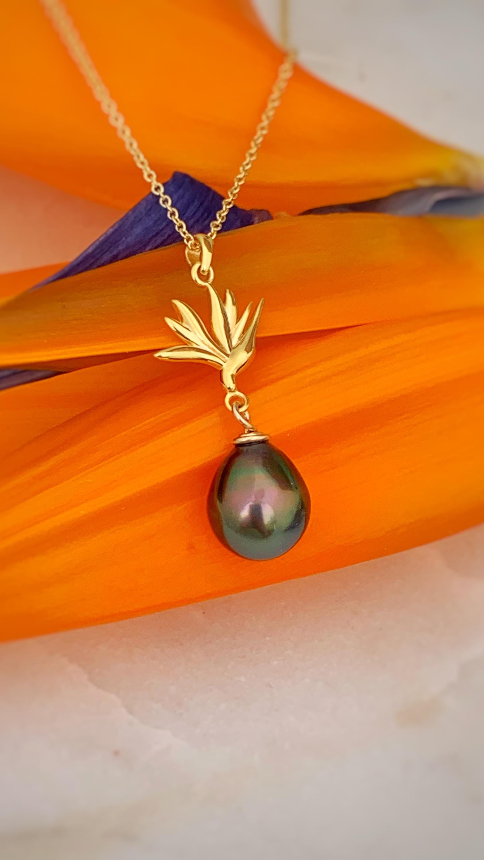 Bird of paradise pendant with peacock tahitian pearl, in gold vermeil