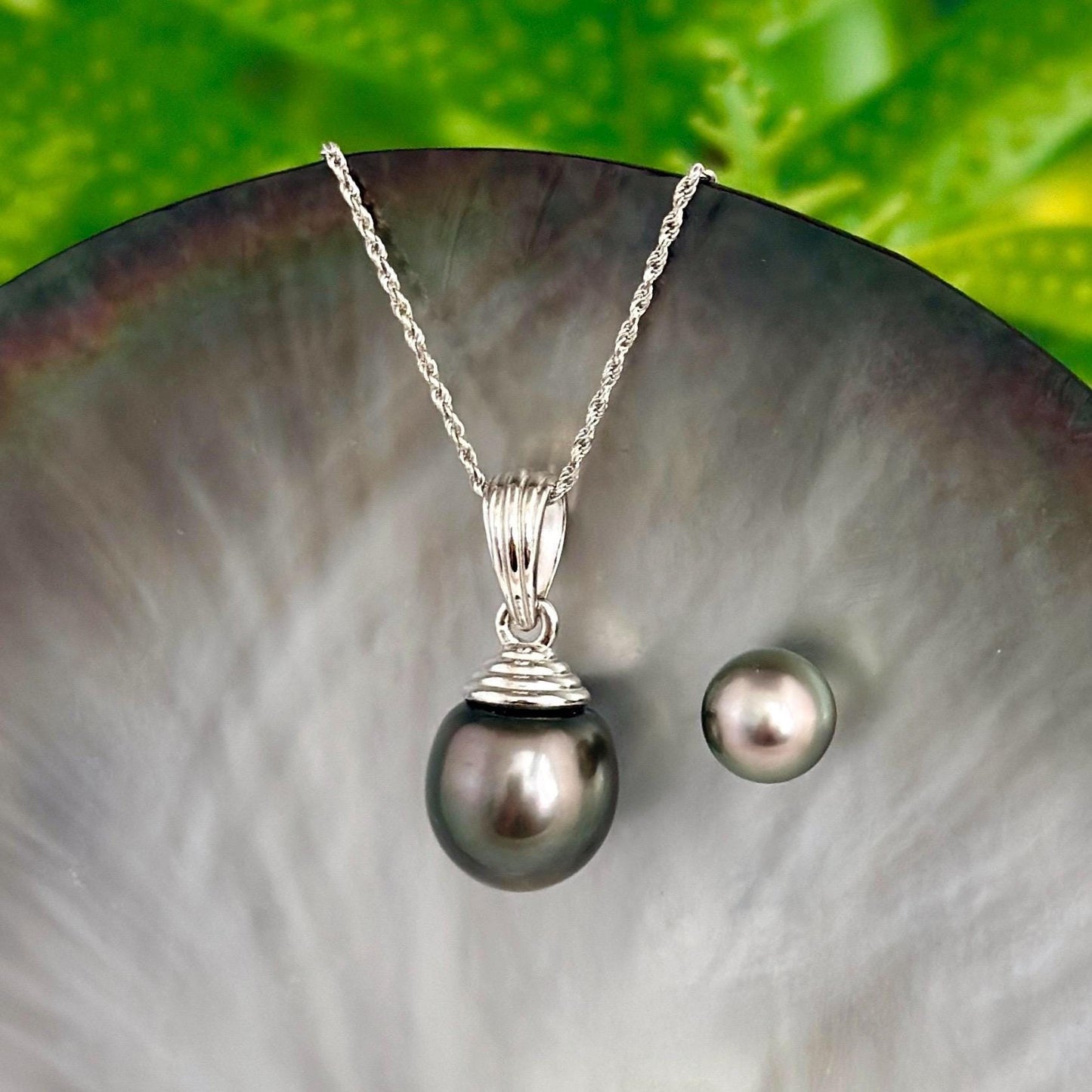 Big tahitian pearl pendant in sterling silver