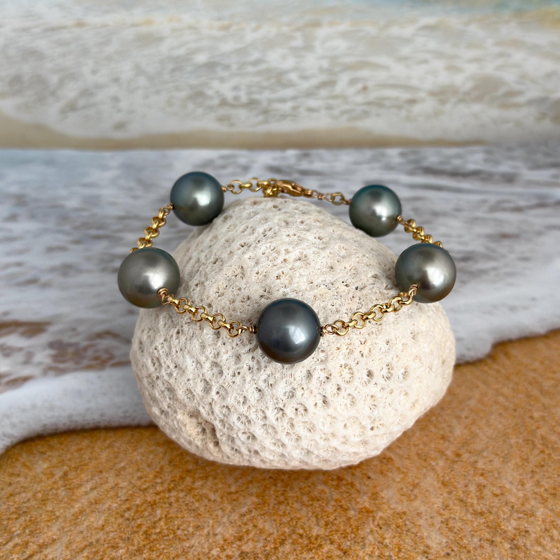 Tahitian Pearl Bracelet • Statement jewelry with 14-15mm pearls • luxurious gift for her • RARE