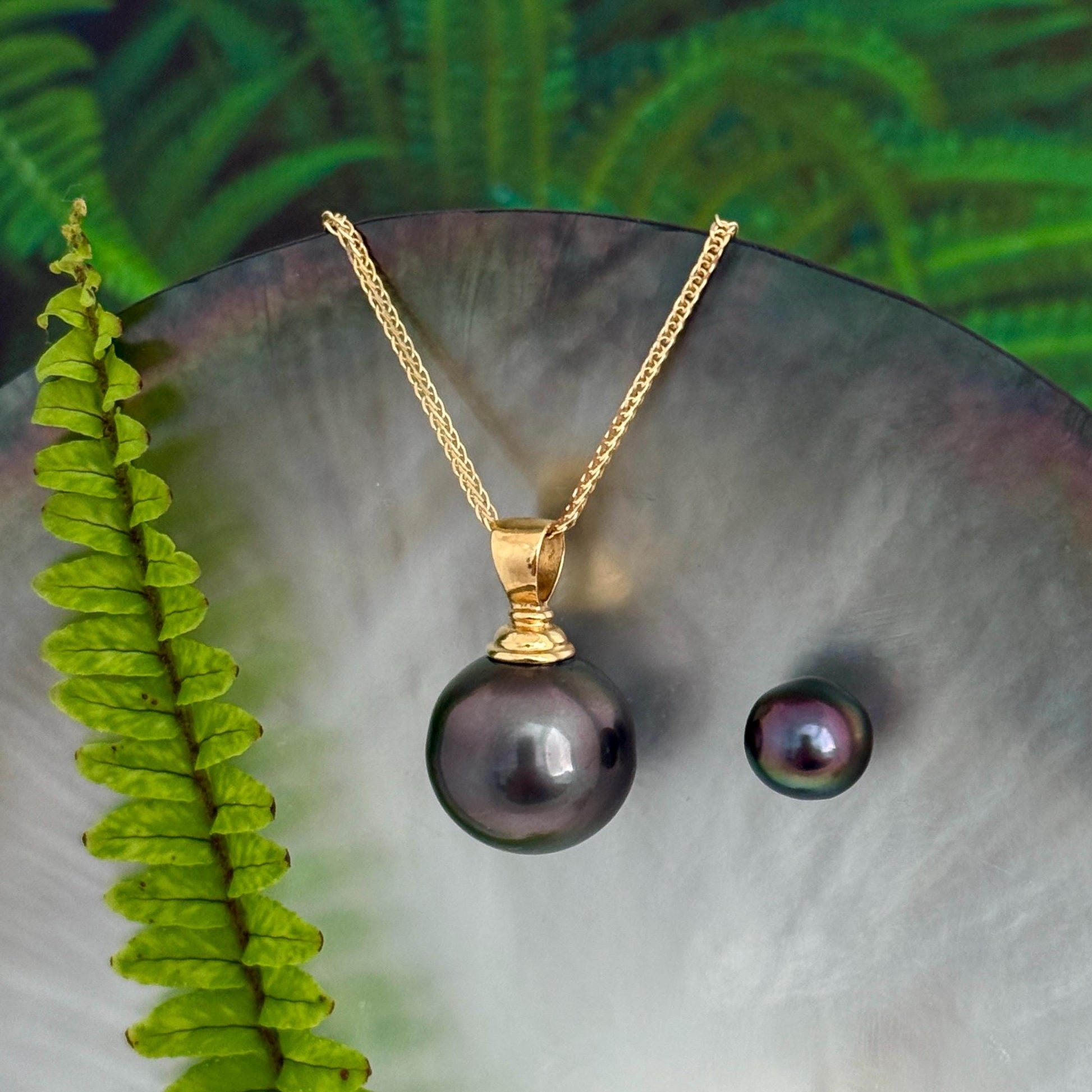 big tahitian pearl pendant