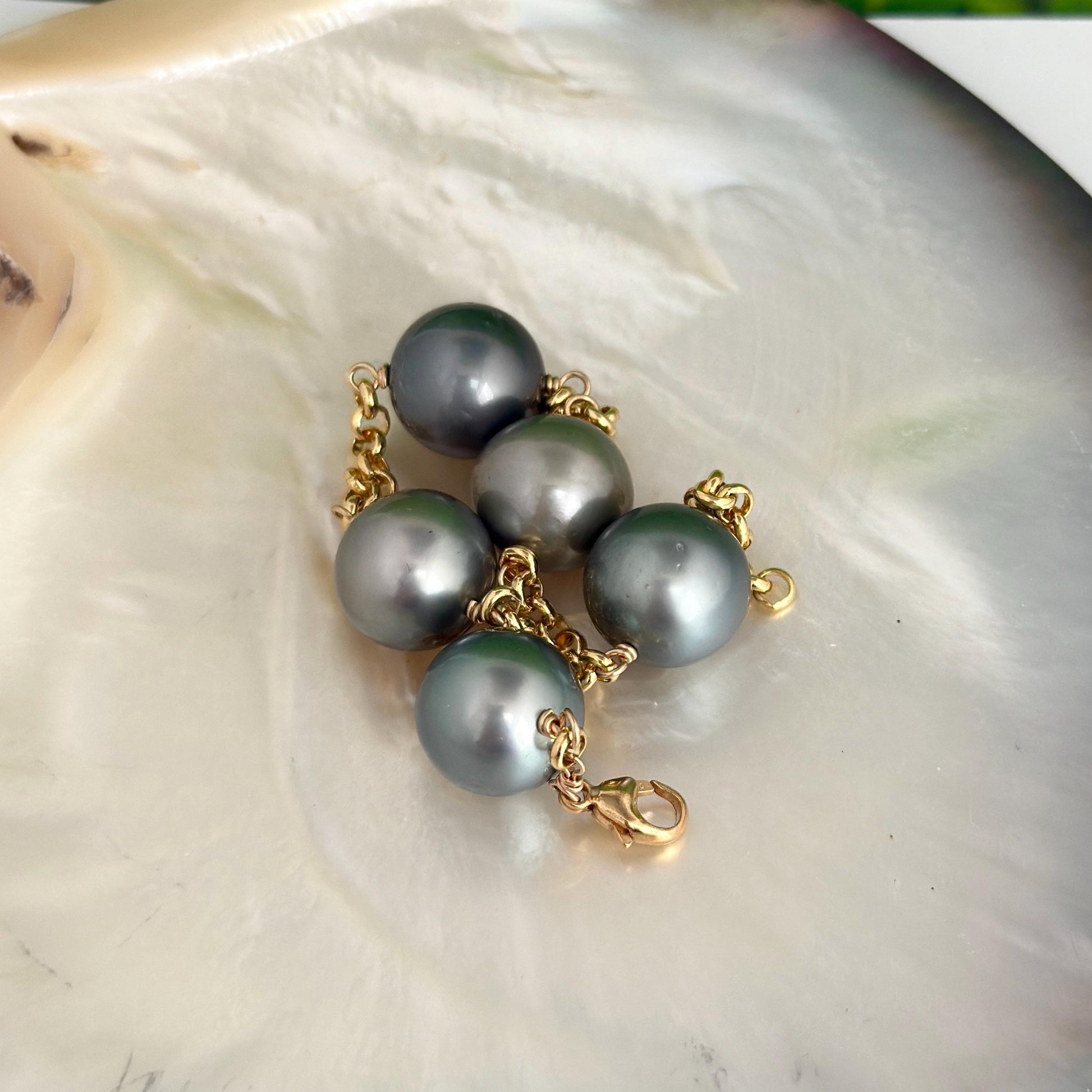 Tahitian Pearl Bracelet • Statement jewelry with 14-15mm pearls • luxurious gift for her • RARE
