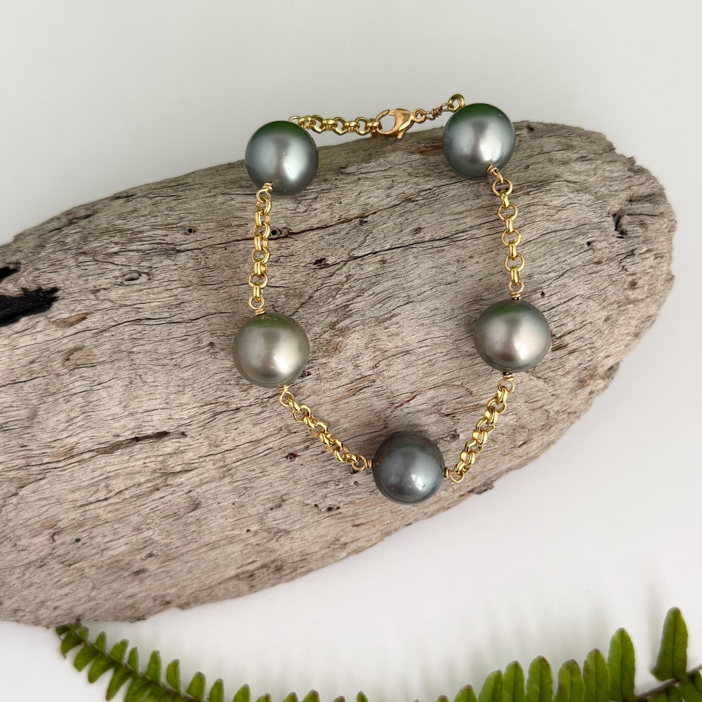 Tahitian Pearl Bracelet • Statement jewelry with 14-15mm pearls • luxurious gift for her • RARE