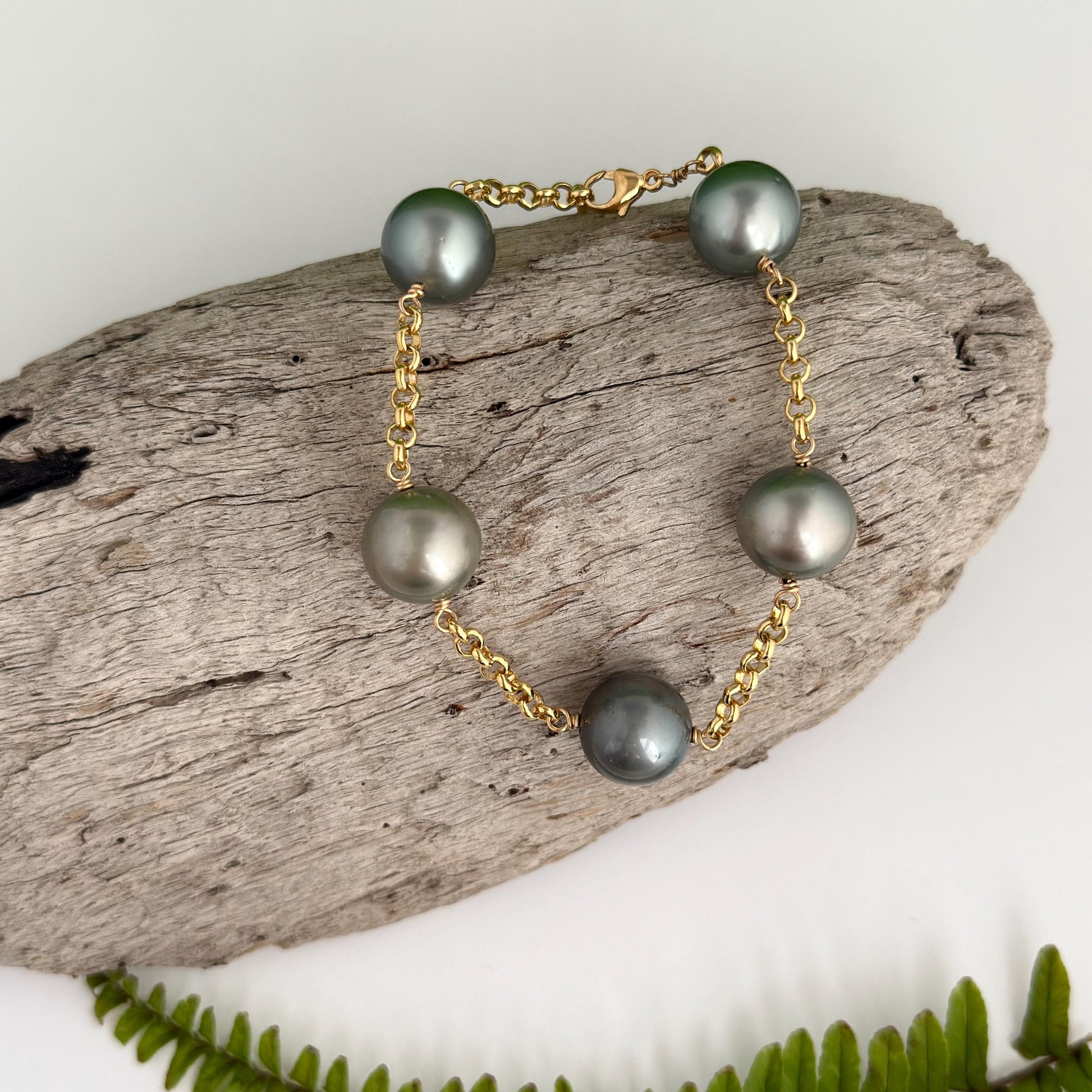 Tahitian Pearl Bracelet • Statement jewelry with 14-15mm pearls • luxurious gift for her • RARE