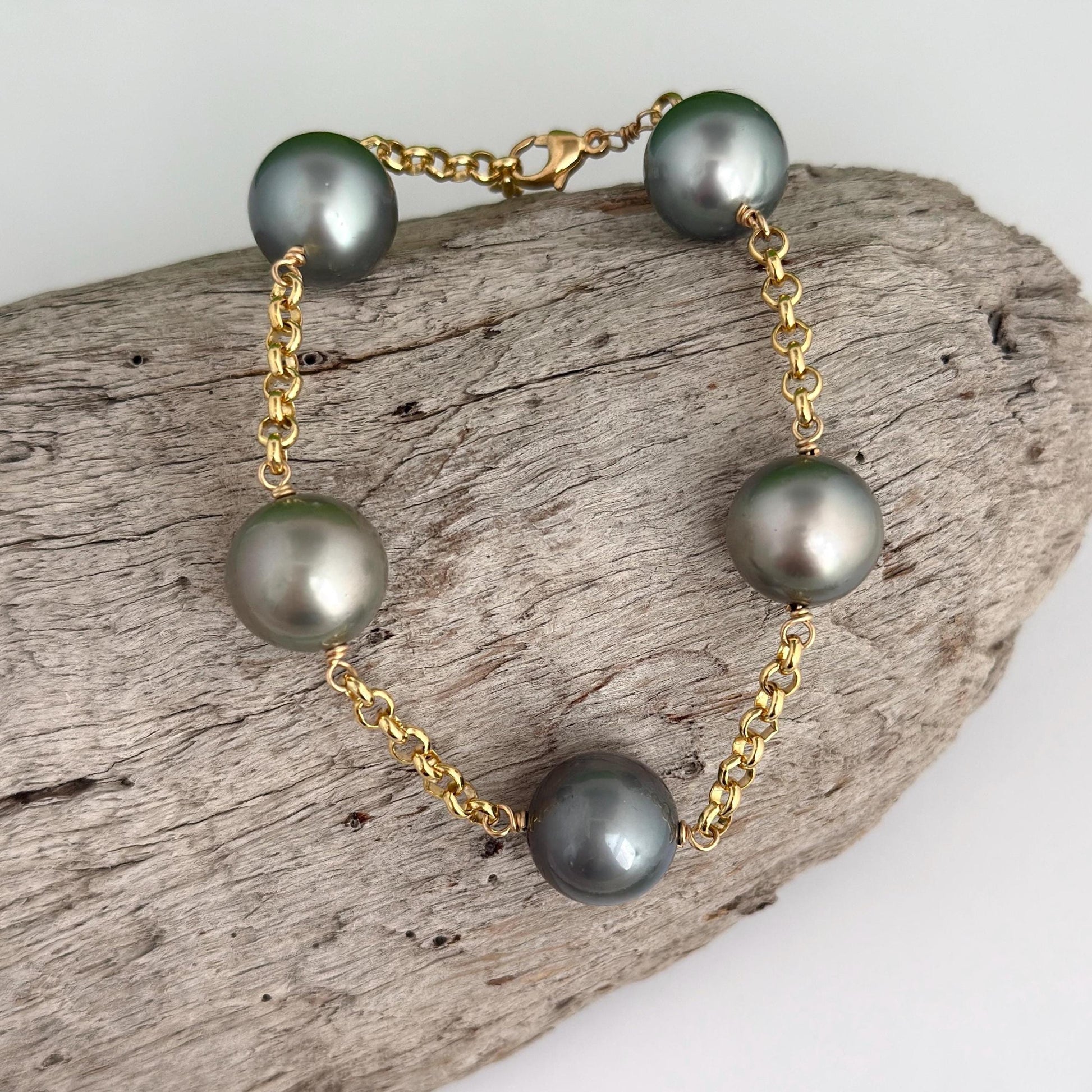 Tahitian Pearl Bracelet • Statement jewelry with 14-15mm pearls • luxurious gift for her • RARE