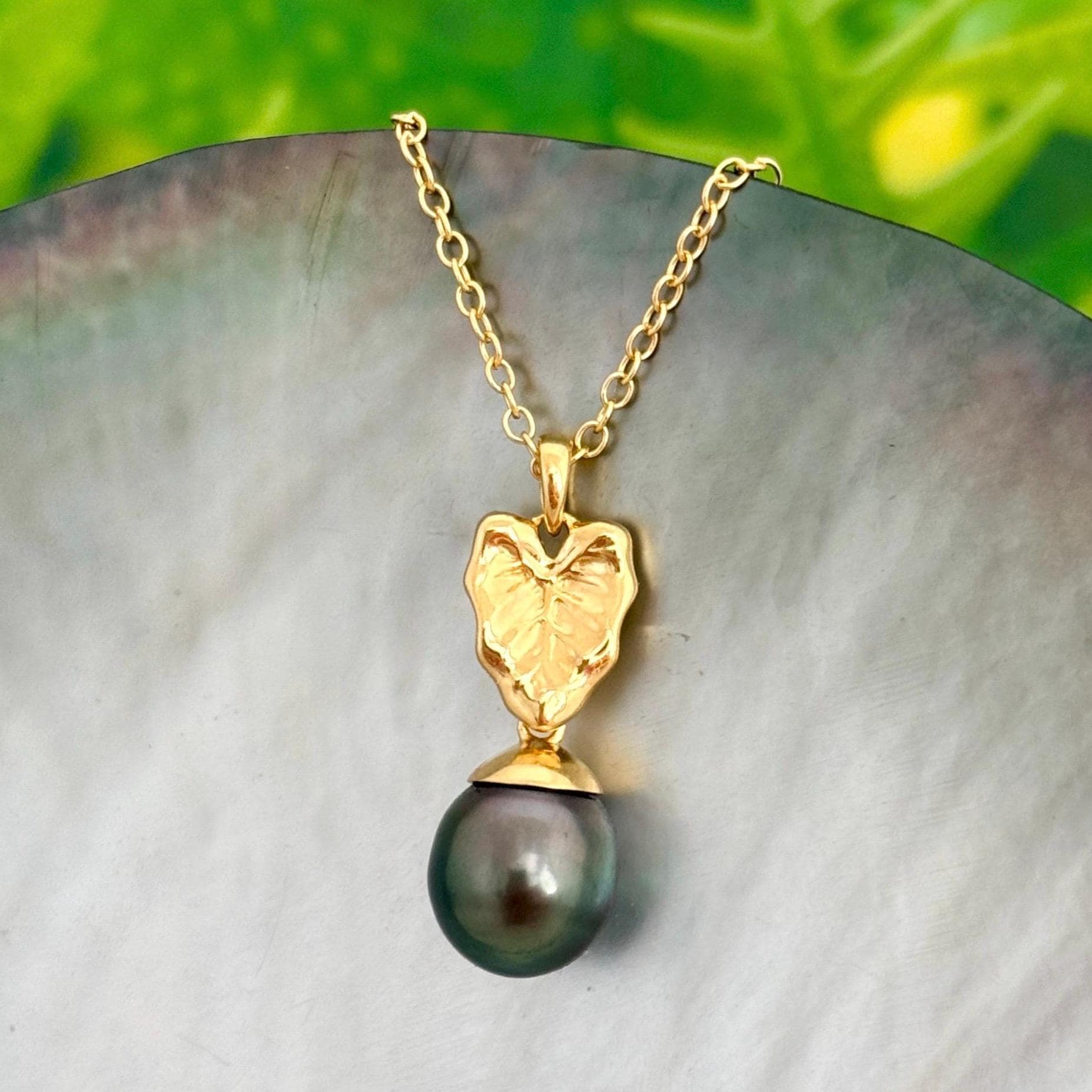 Tahitian pearl pendant set in 14k yellow goldvermeil with a Hawaiian Kalo leaf design