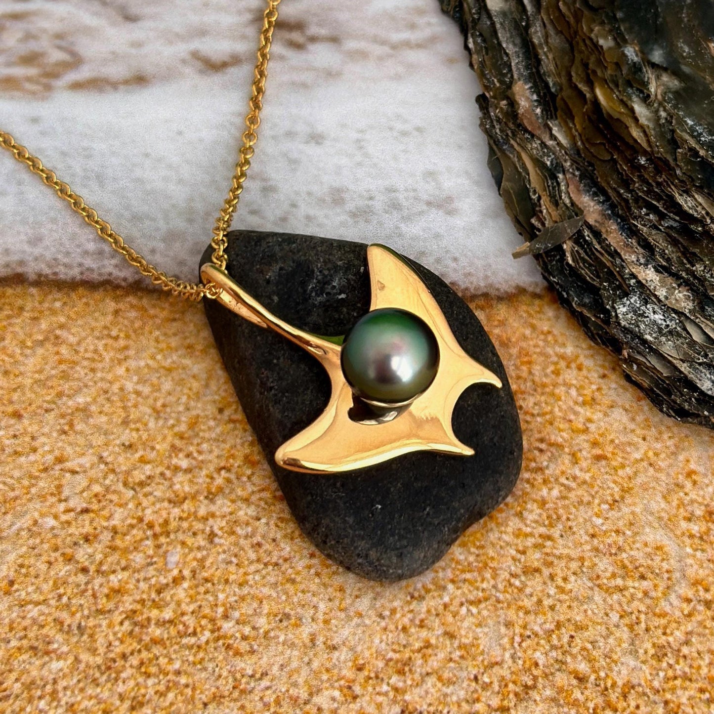 Tahitian pearl necklace • Manta Ray pendant • ocean jewelry • Hawaiian Aumakua • Gold