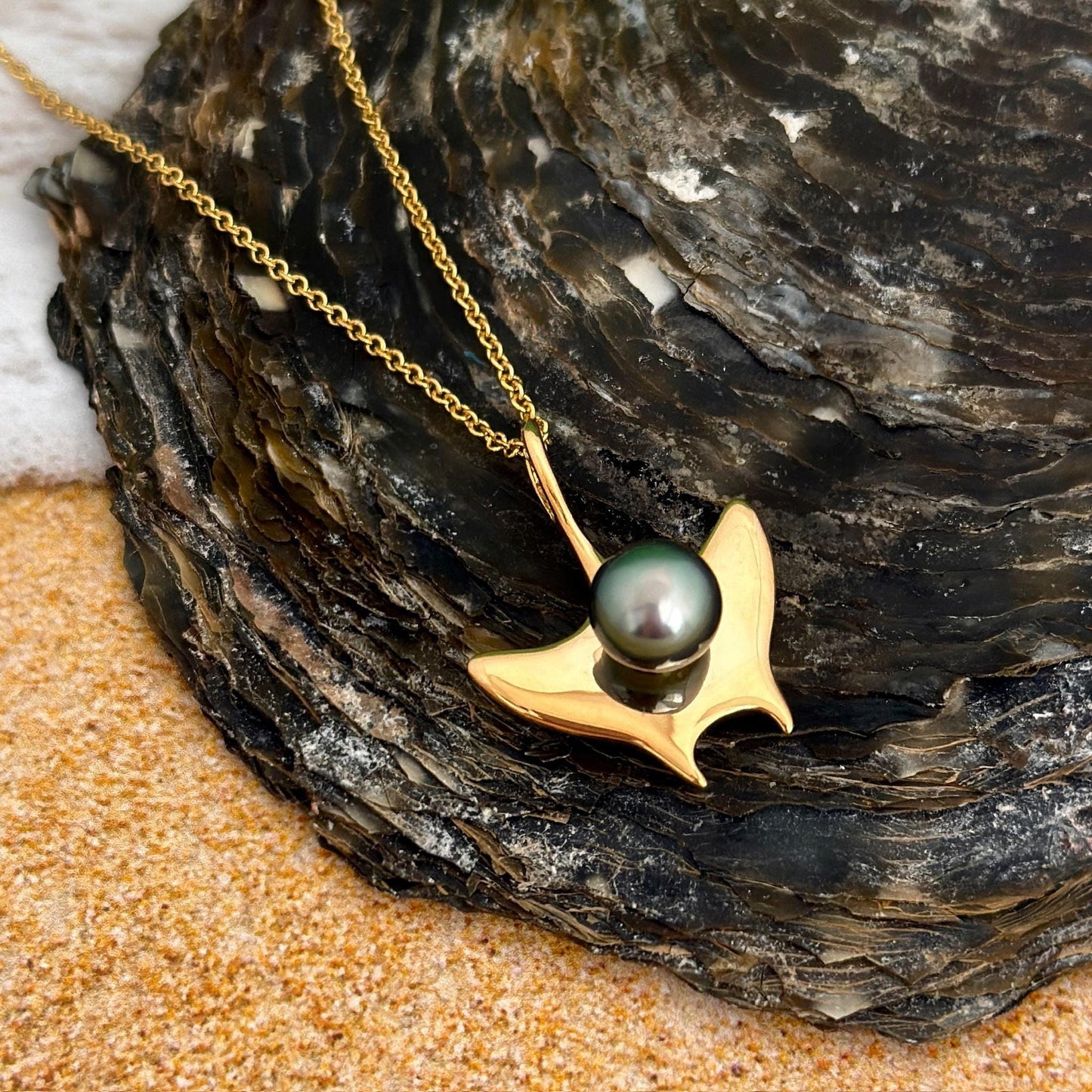 Tahitian pearl necklace • Manta Ray pendant • ocean jewelry • Hawaiian Aumakua • Gold