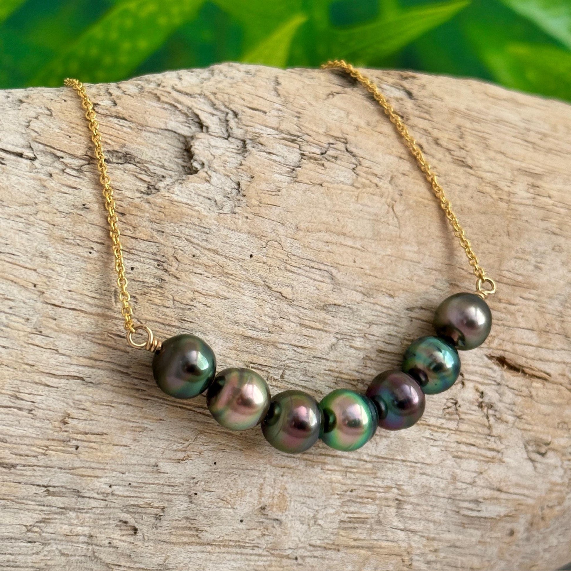 Tahitian pearl necklace — U style peacock colors • Luxurious jewelry made in Hawaii