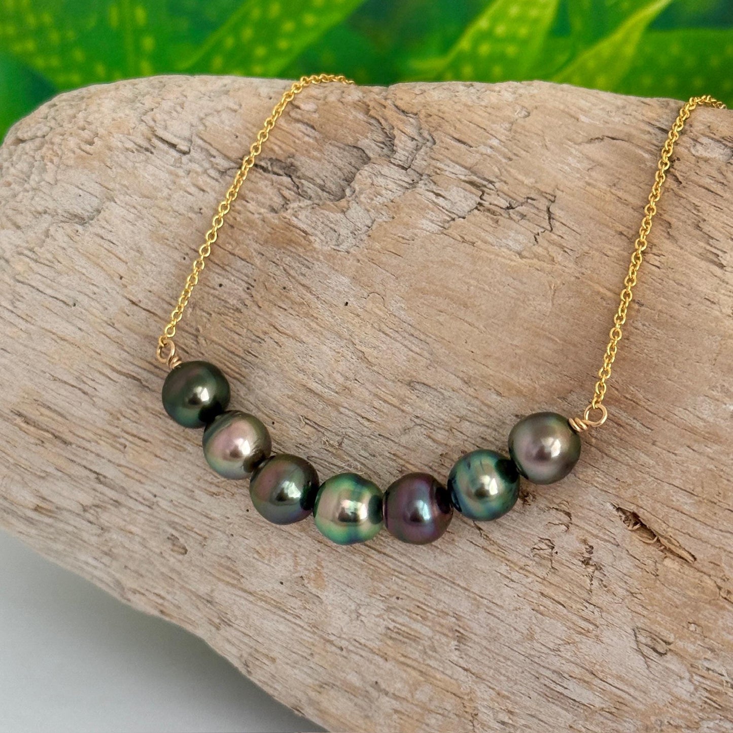 Tahitian pearl necklace — U style peacock colors • Luxurious jewelry made in Hawaii