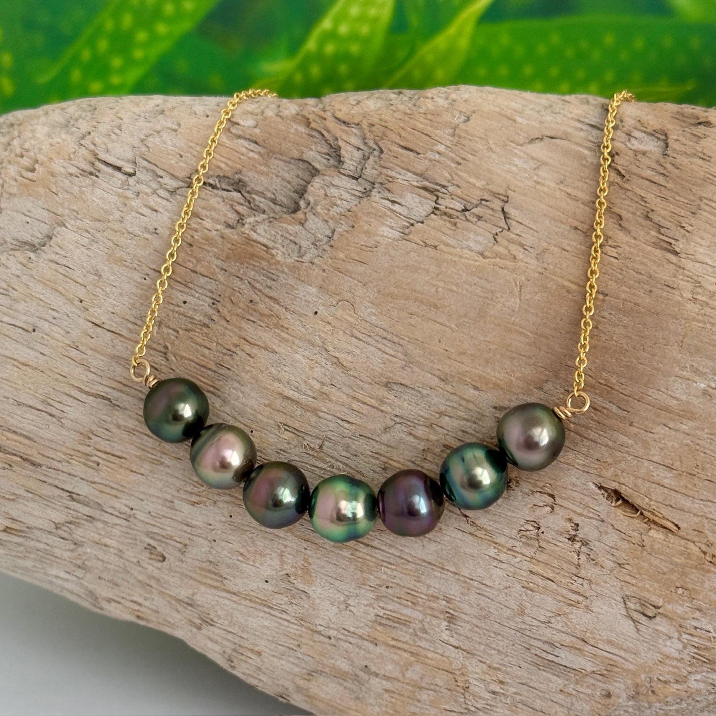 Tahitian pearl necklace — U style peacock colors • Luxurious jewelry made in Hawaii