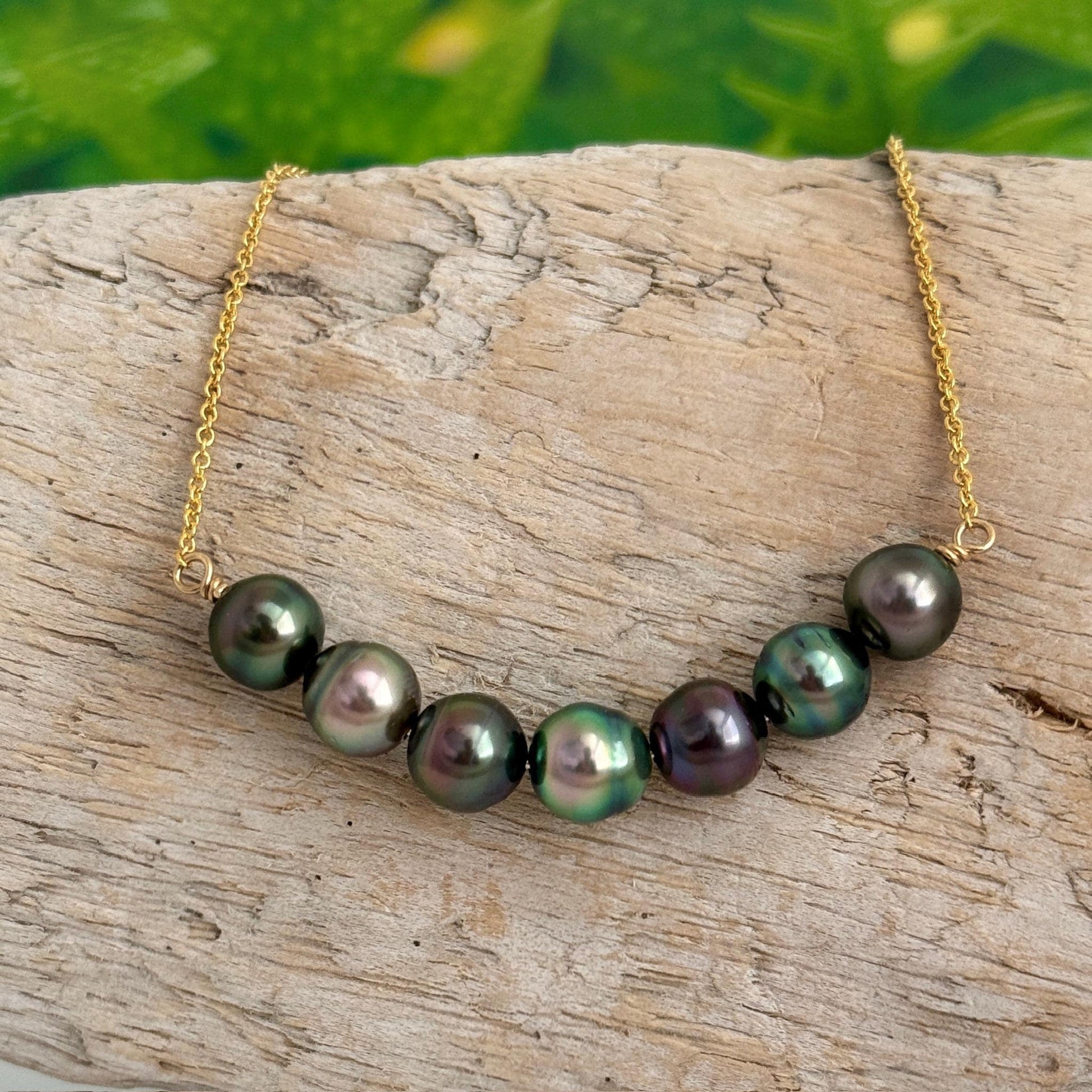 Tahitian pearl necklace — U style peacock colors • Luxurious jewelry made in Hawaii