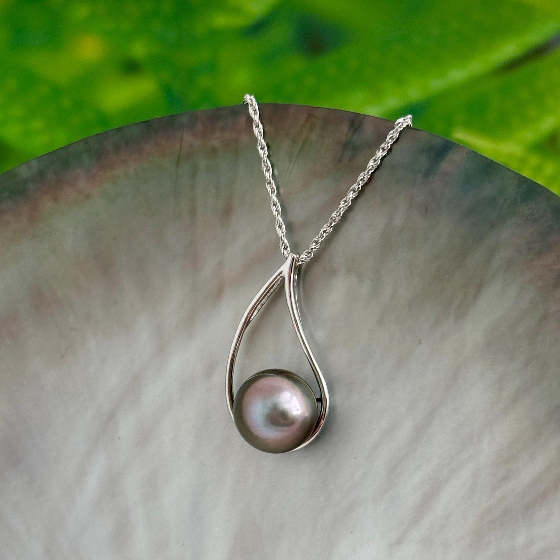 Tahitian pearl pendant — Teardrop design with Pink pearl • 10.9mm genuine pearl