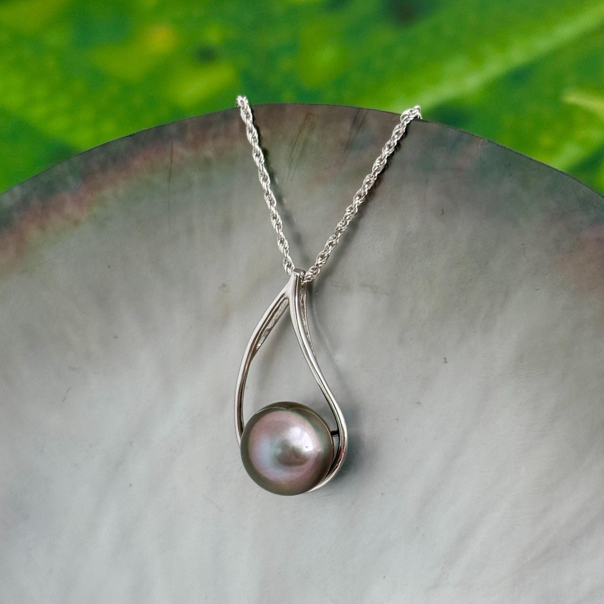 Tahitian pearl pendant — Teardrop design with Pink pearl • 10.9mm genuine pearl