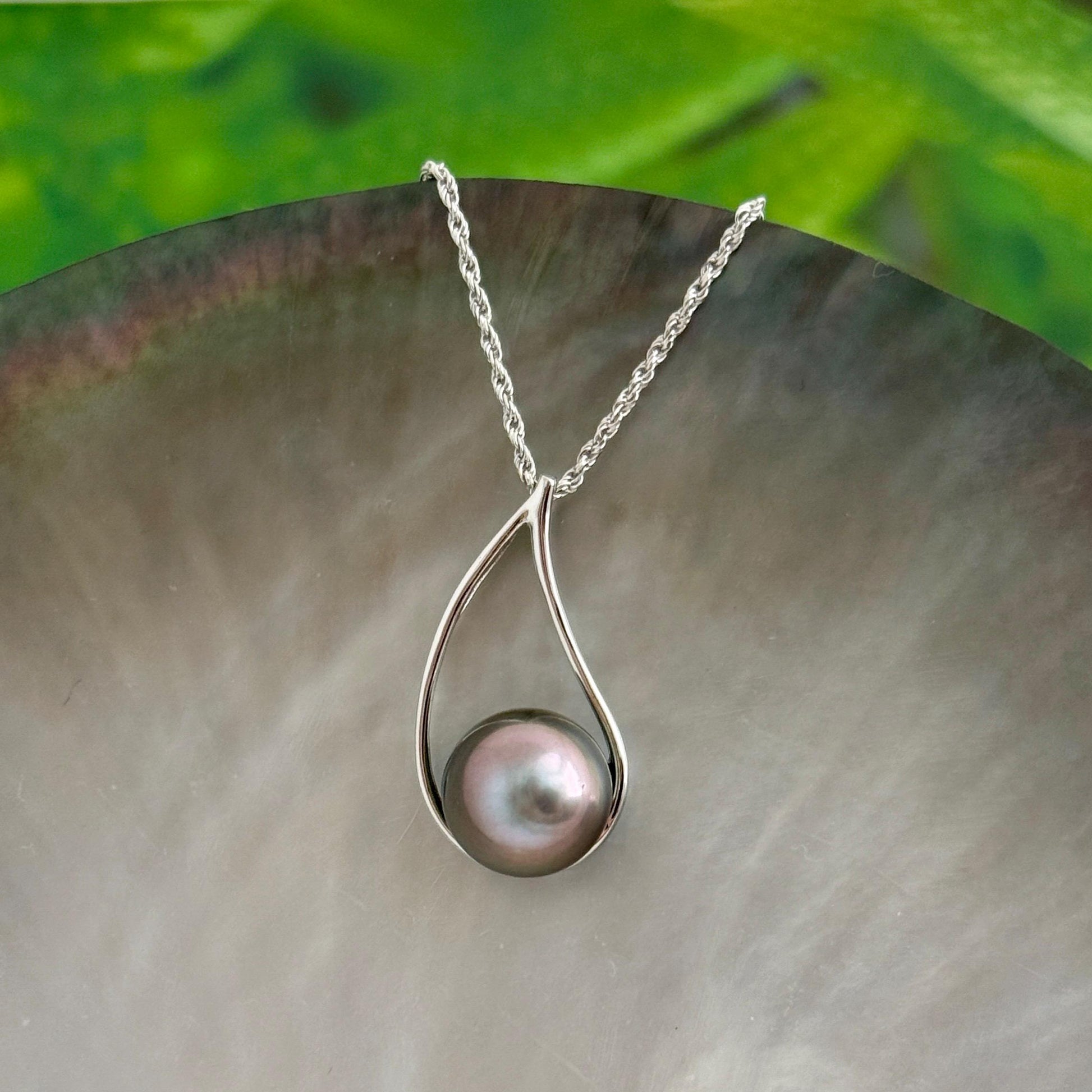 Tahitian pearl pendant — Teardrop design with Pink pearl • 10.9mm genuine pearl