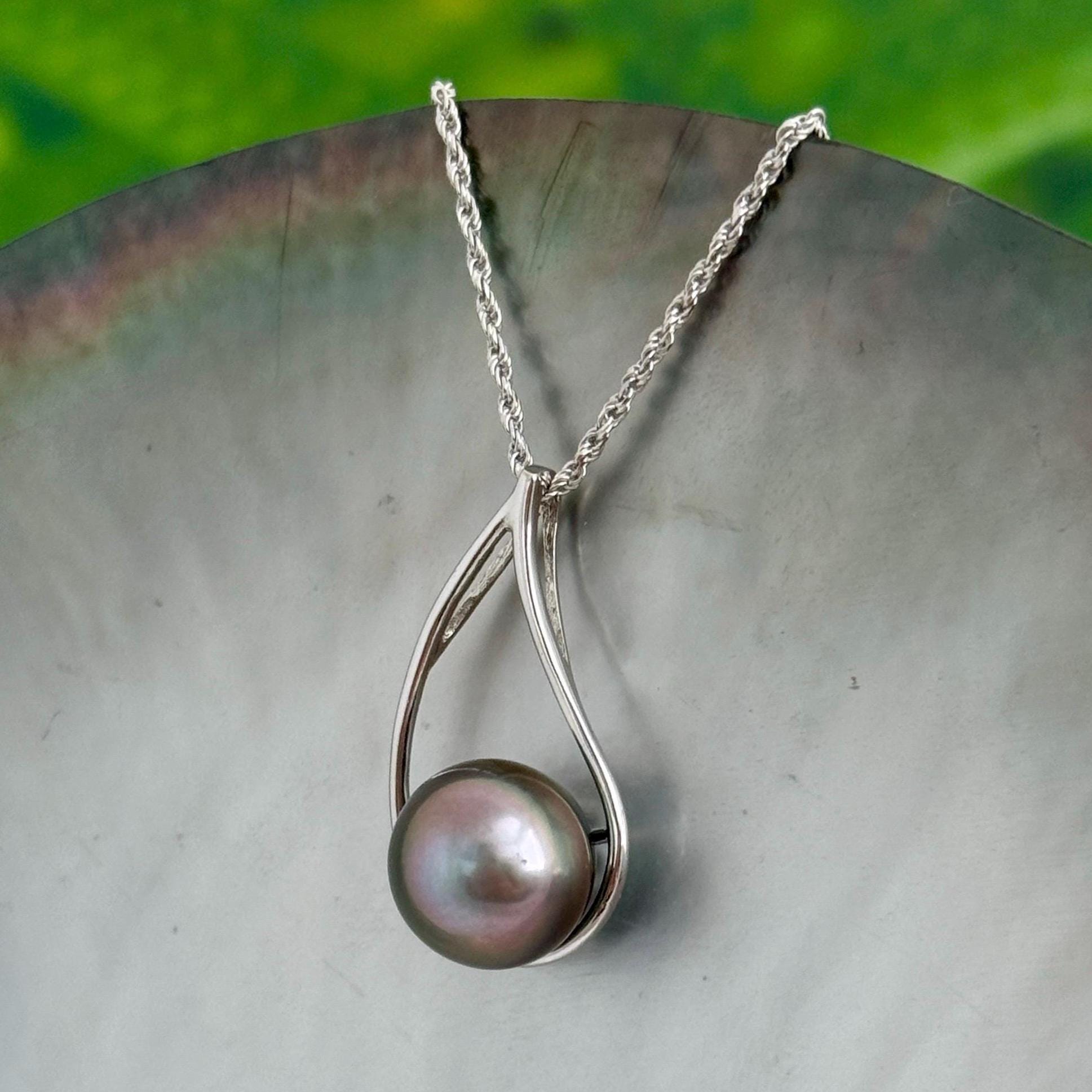 Tahitian pearl pendant — Teardrop design with Pink pearl • 10.9mm genuine pearl