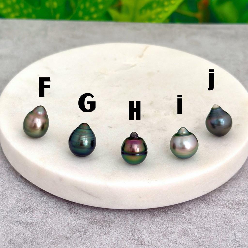 Tahitian pearl necklace — Long jewelry with Keshi • genuine organic shape • Drop jewelry