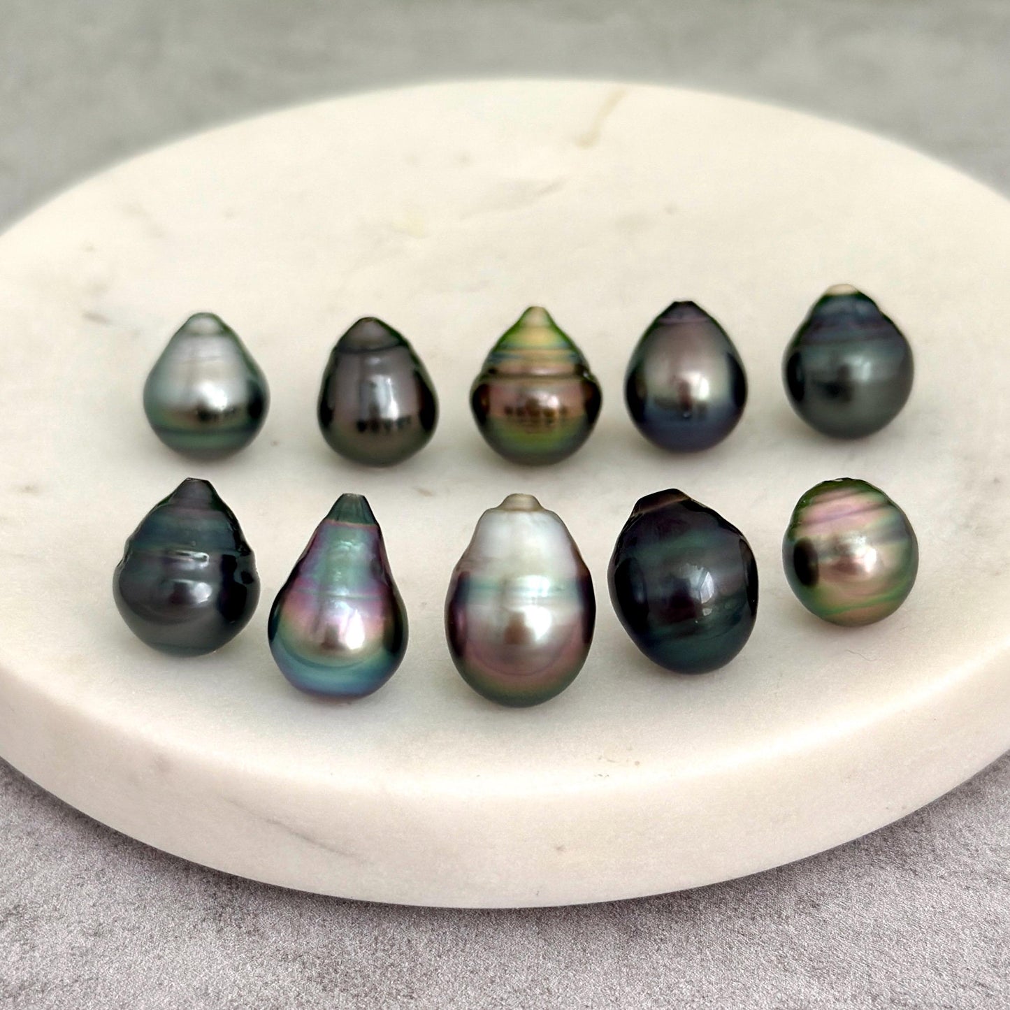 Tahitian pearl necklace — Staggered Keshi • genuine and organic shapes • Long chain