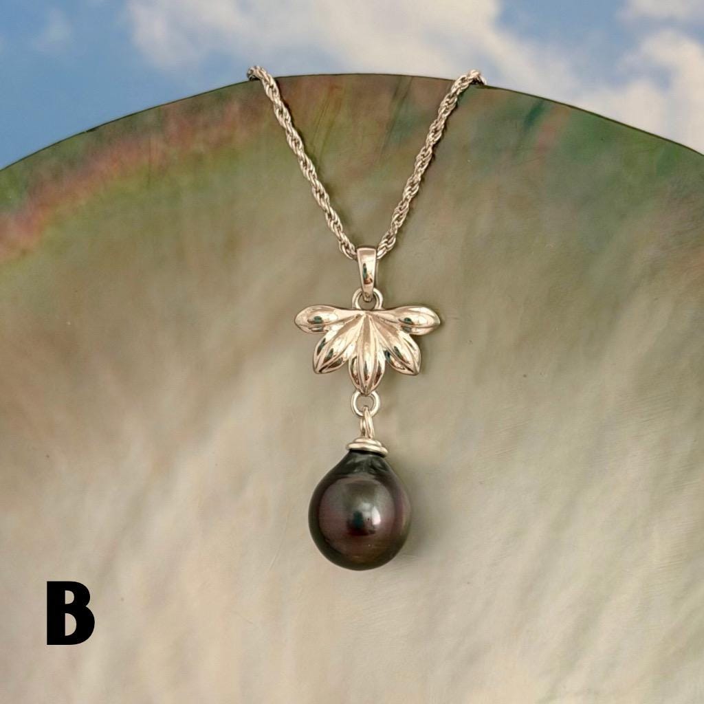Tahitian pearl Necklace • Naupaka in Sterling Silver • Hawaiian Flower Jewelry • Choose your pearl