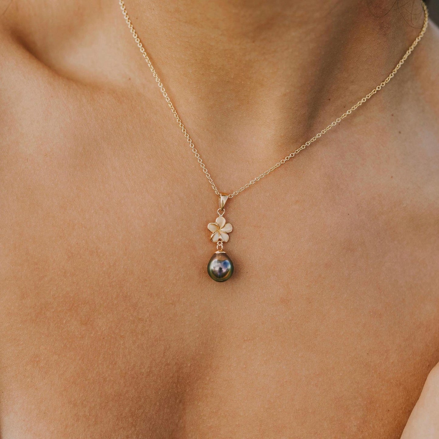 Tahitian pearl necklace - Plumeria Pendant • Gold vermeil • Tropical jewelry