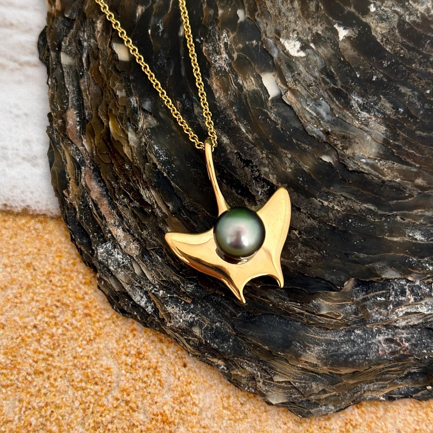 Tahitian pearl necklace • Manta Ray pendant • ocean jewelry • Hawaiian Aumakua • Gold