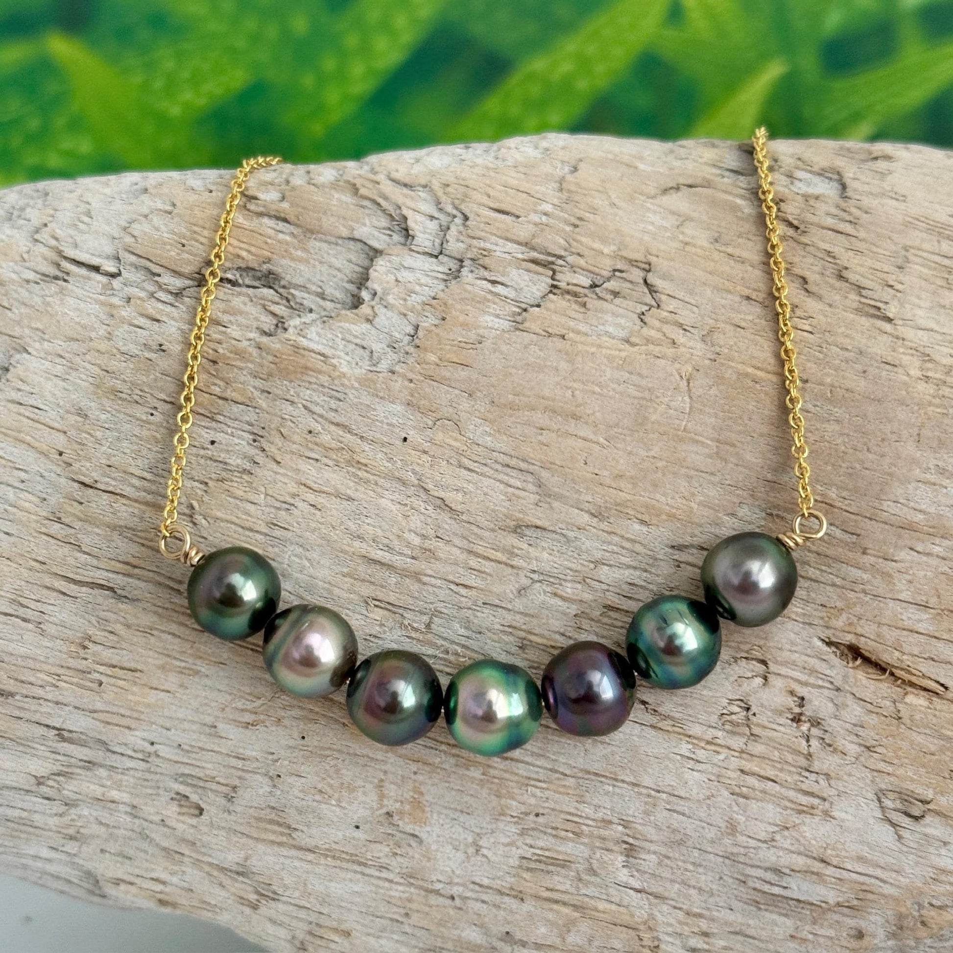 Tahitian pearl necklace — U style peacock colors • Luxurious jewelry made in Hawaii