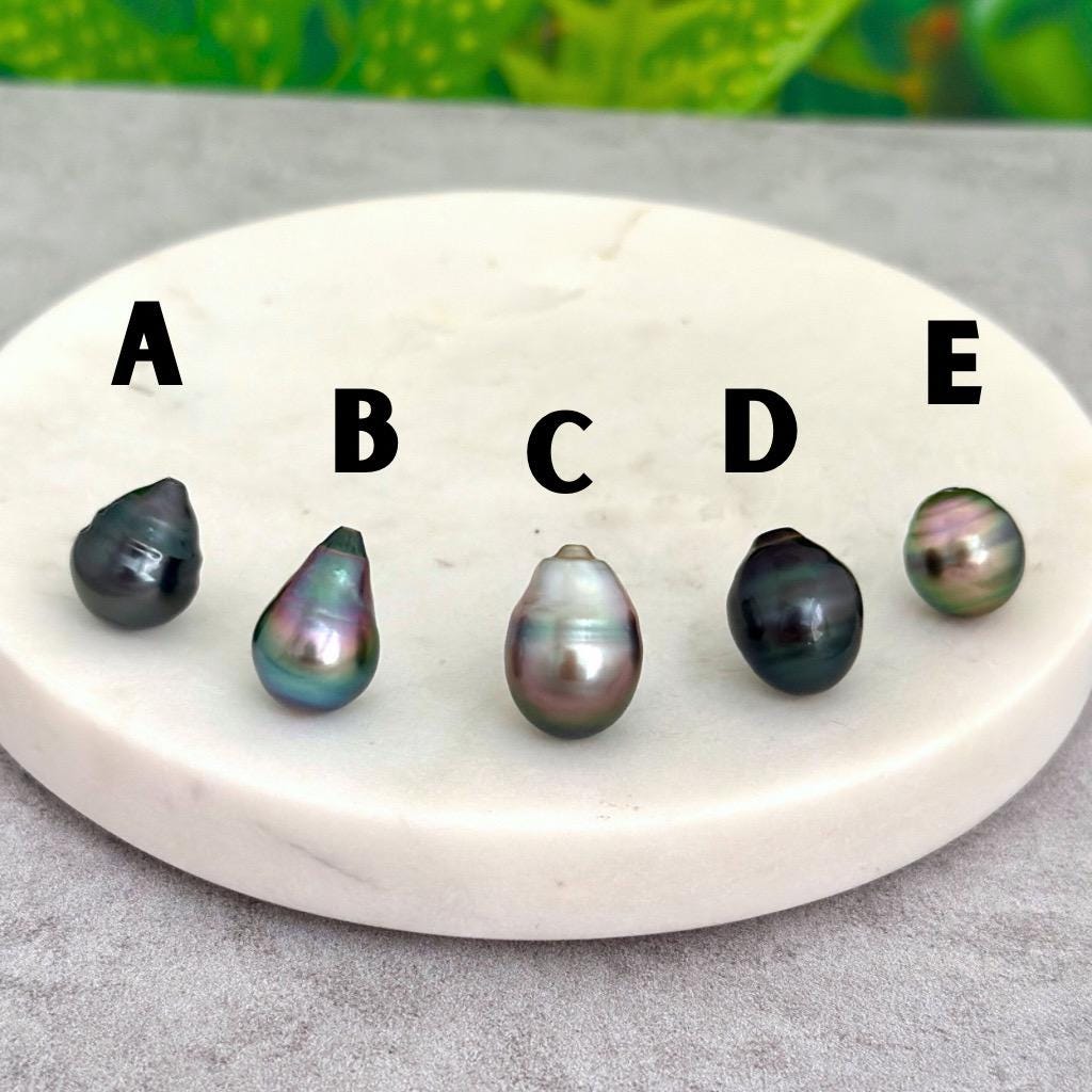 Tahitian pearl necklace — Staggered Keshi • genuine and organic shapes • Long chain