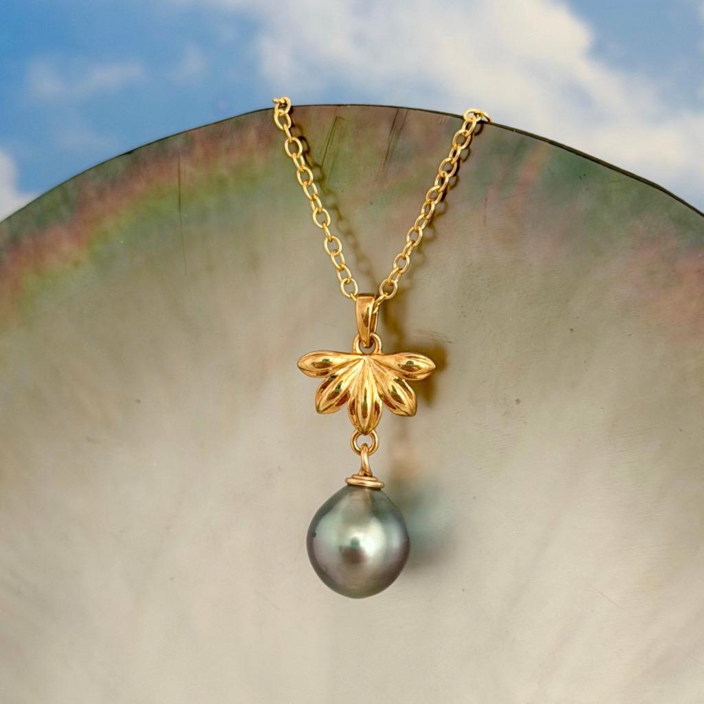 Tahitian Pearl Pendant – Naupaka Flower Necklace, Delicate Hawaiian Jewelry • Tropical Elegance • Choose your Pearl