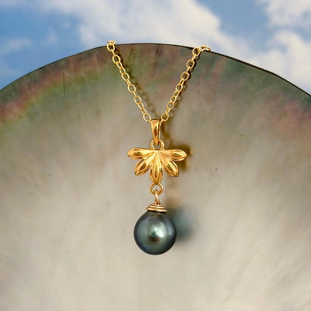 Tahitian Pearl Pendant – Naupaka Flower Necklace, Delicate Hawaiian Jewelry • Tropical Elegance • Choose your Pearl