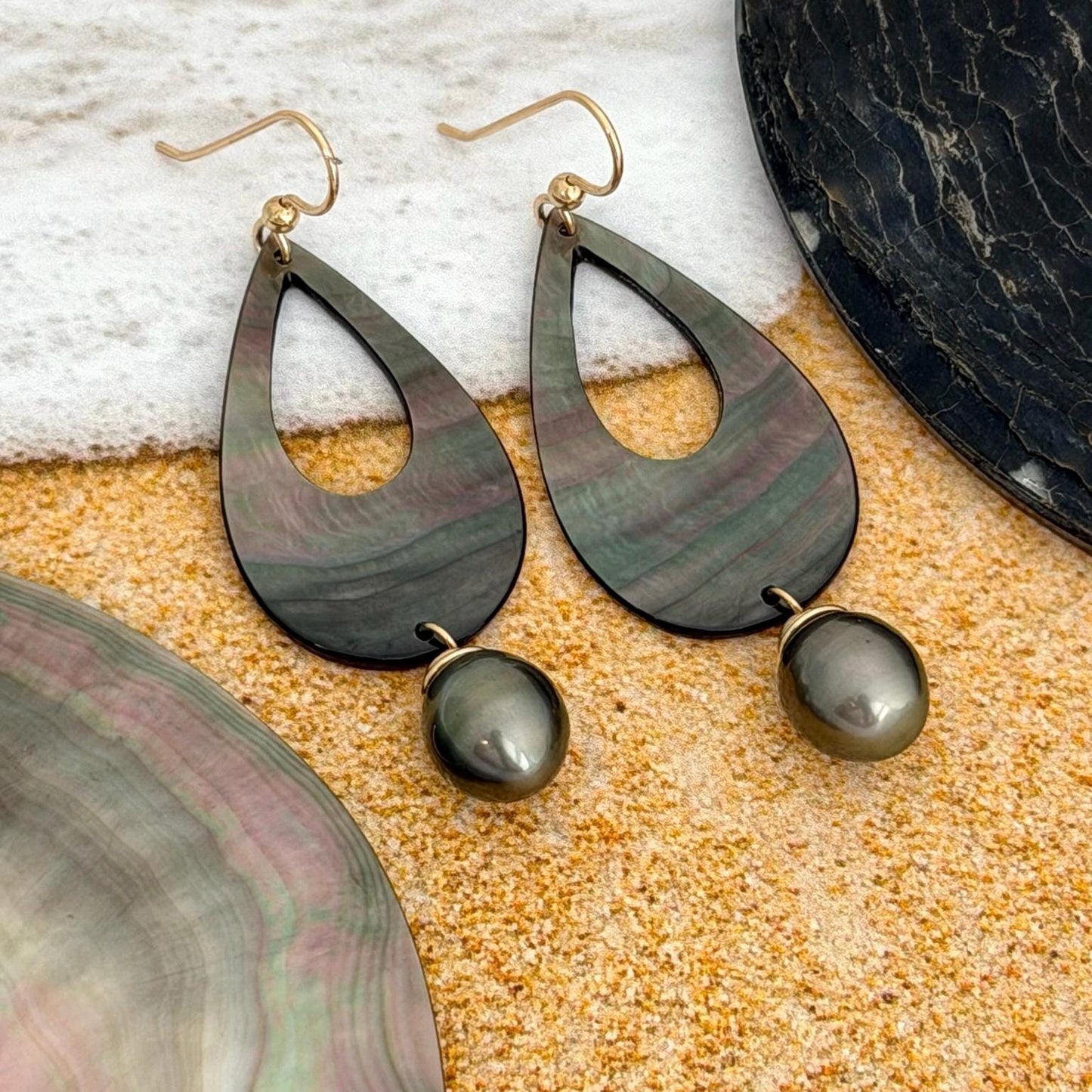 Natural Tahitian Pearl and Mother of Pearl Shell earrings • Teardrop shape