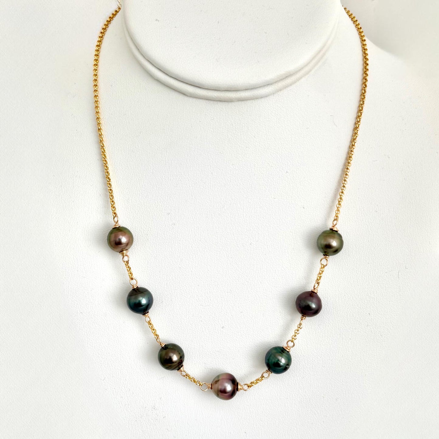 Tahitian pearl lin necklace in 14k gold filled with 7 peacock colored pearls