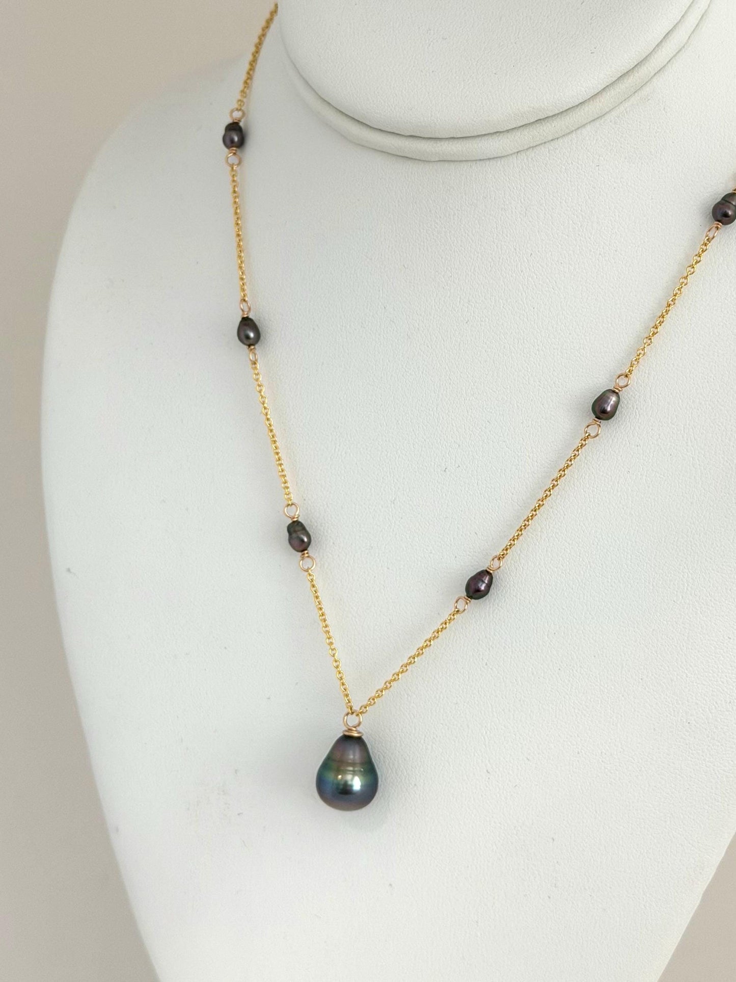 Tahitian pearl necklace — Keshi jewelry • Link chain • Gold filled • 11.3mm Peacock color