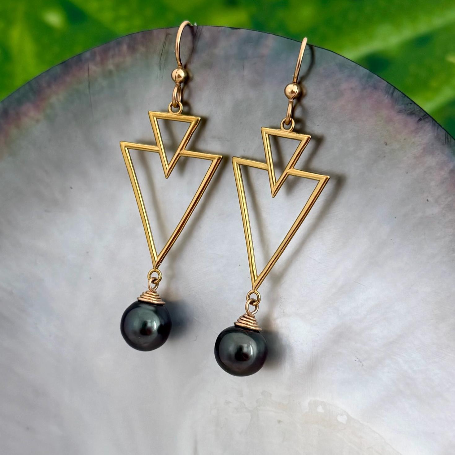 Tahitian pearl drop earrings - 14k Gold Vermeil • Triangle Hawaiian design