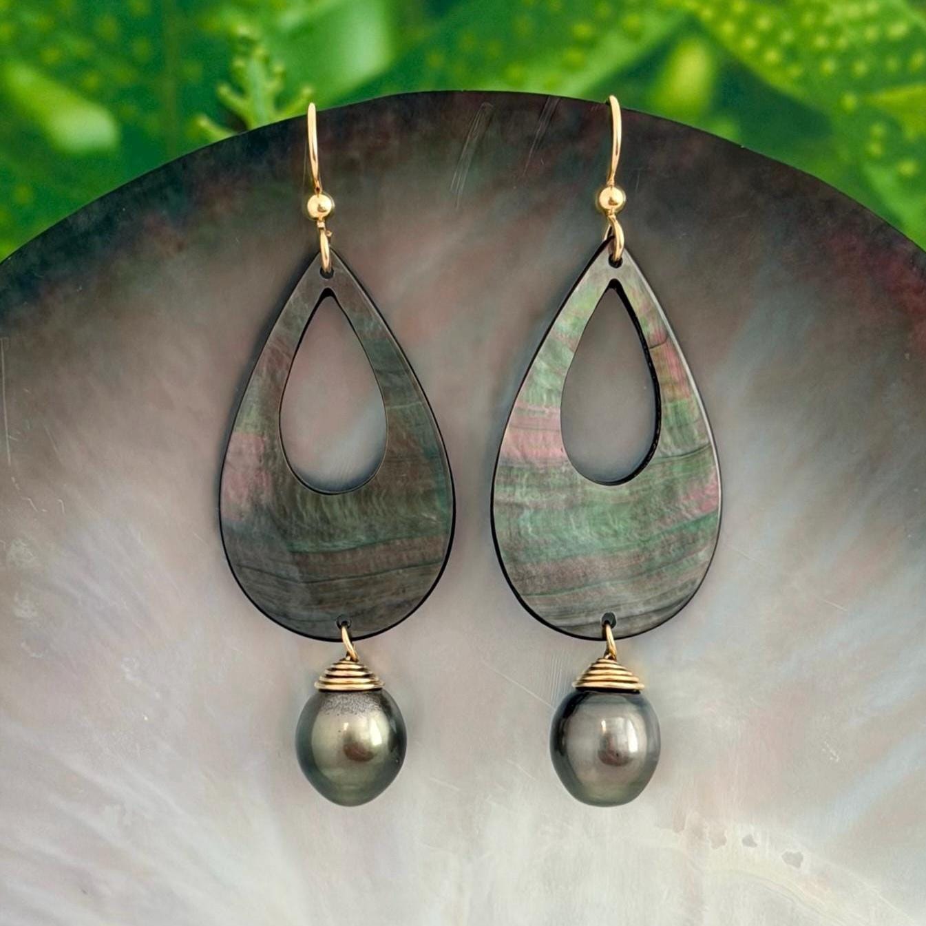 Natural Tahitian Pearl and Mother of Pearl Shell earrings • Teardrop shape