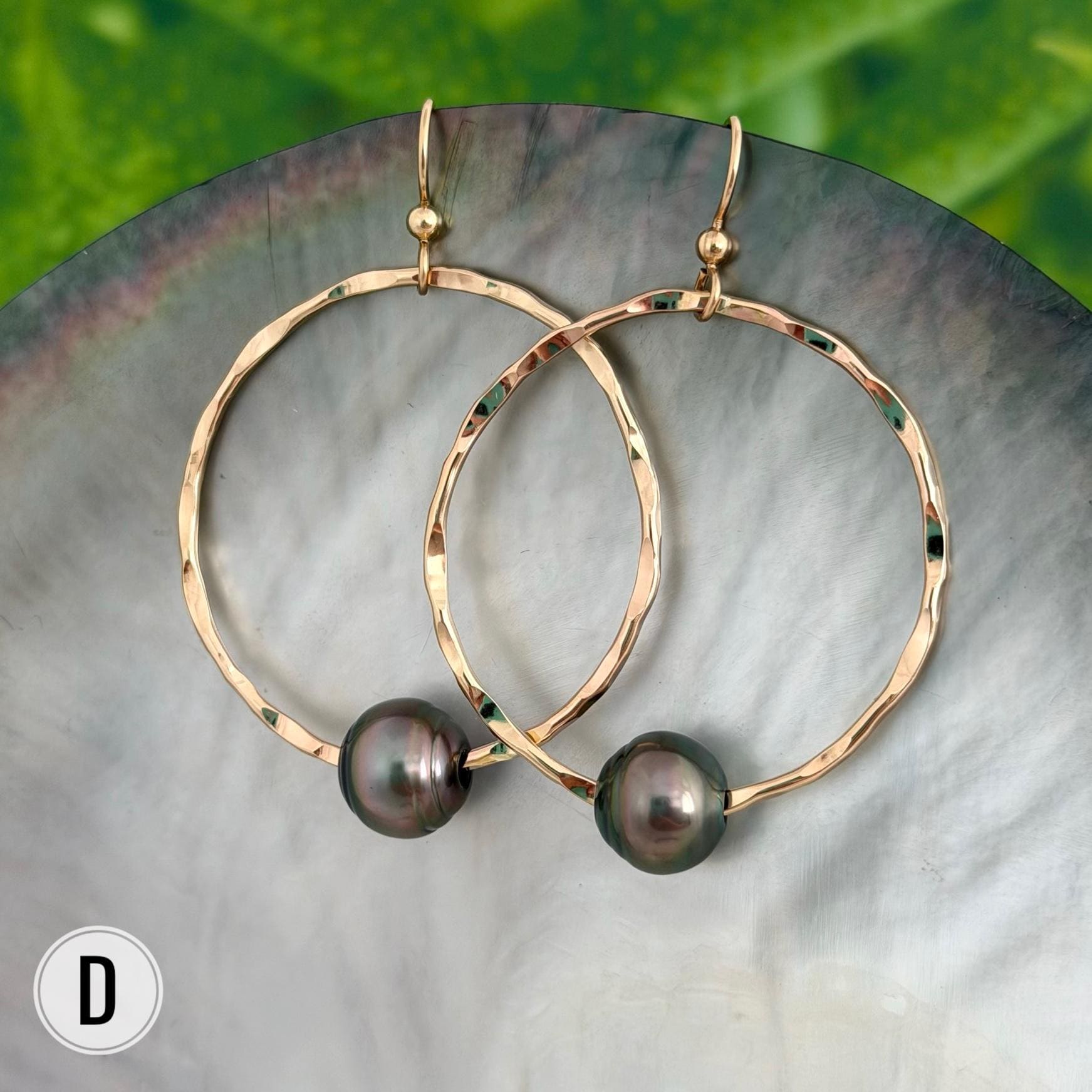 Tahitian pearl hoops earrings • Hawaiian jewelry • Hammered Gold filled
