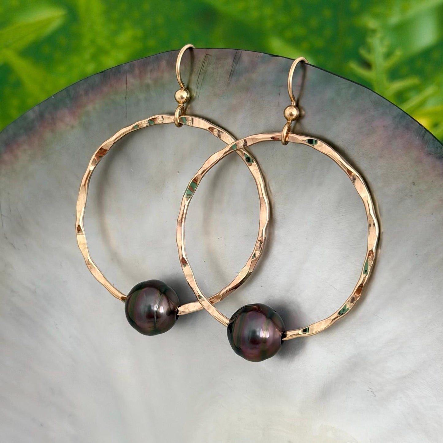 Tahitian pearl hoops earrings • Hawaiian jewelry • Hammered Gold filled